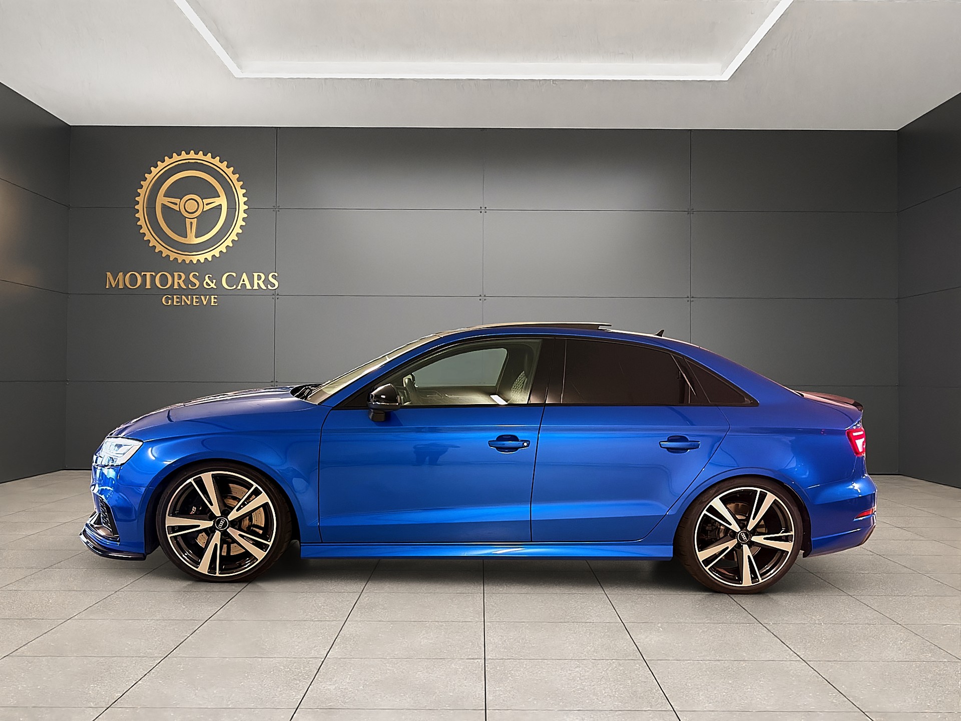 AUDI RS3 Limousine 2.5 TSI quattro S-tronic-showroom-element-2