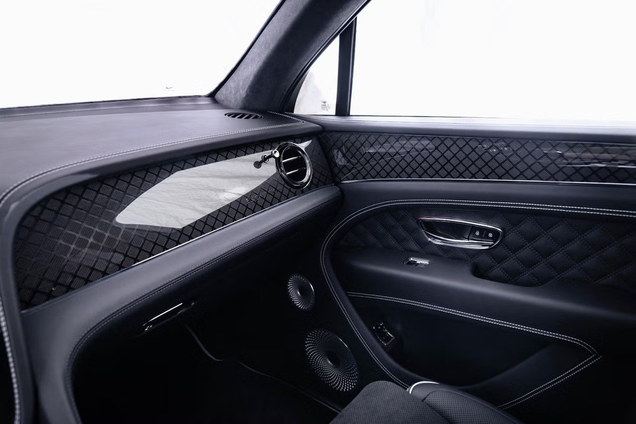 BENTLEY Bentayga S Black Edition V8-image-13