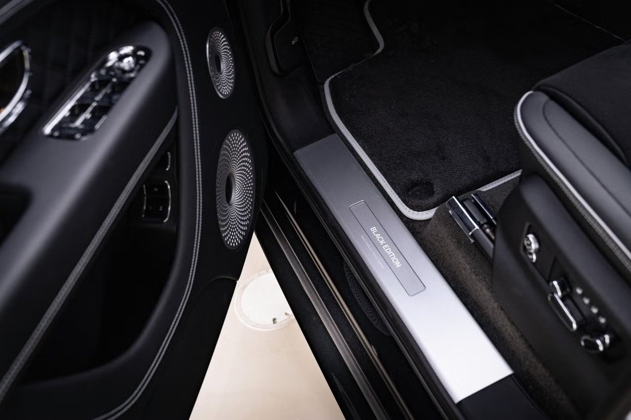 BENTLEY Bentayga S Black Edition V8-image-14