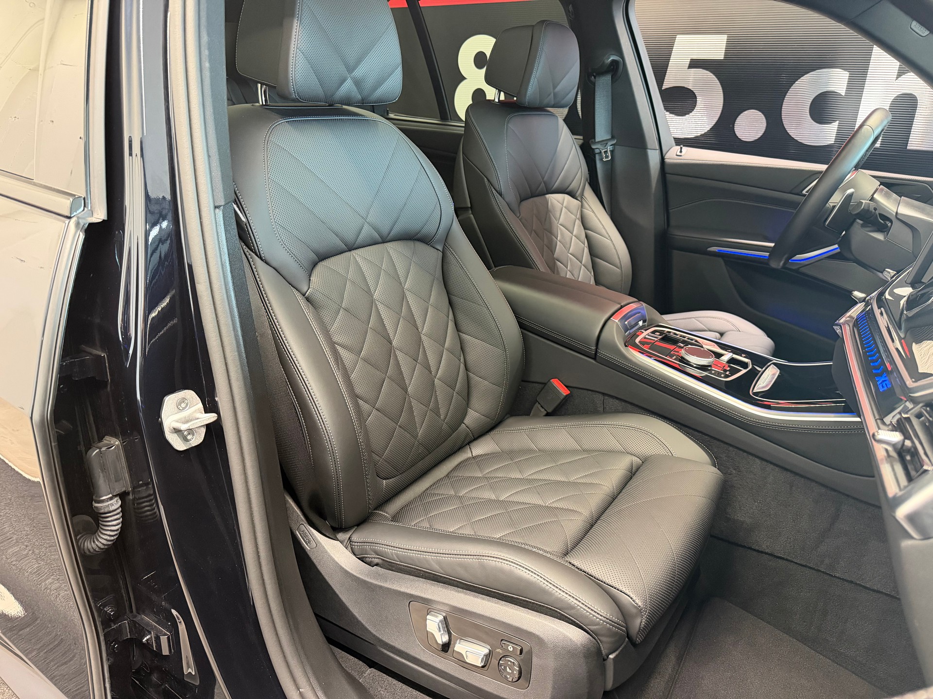 BMW X5 xDrive 48V 40d M Sport Steptronic-image-26