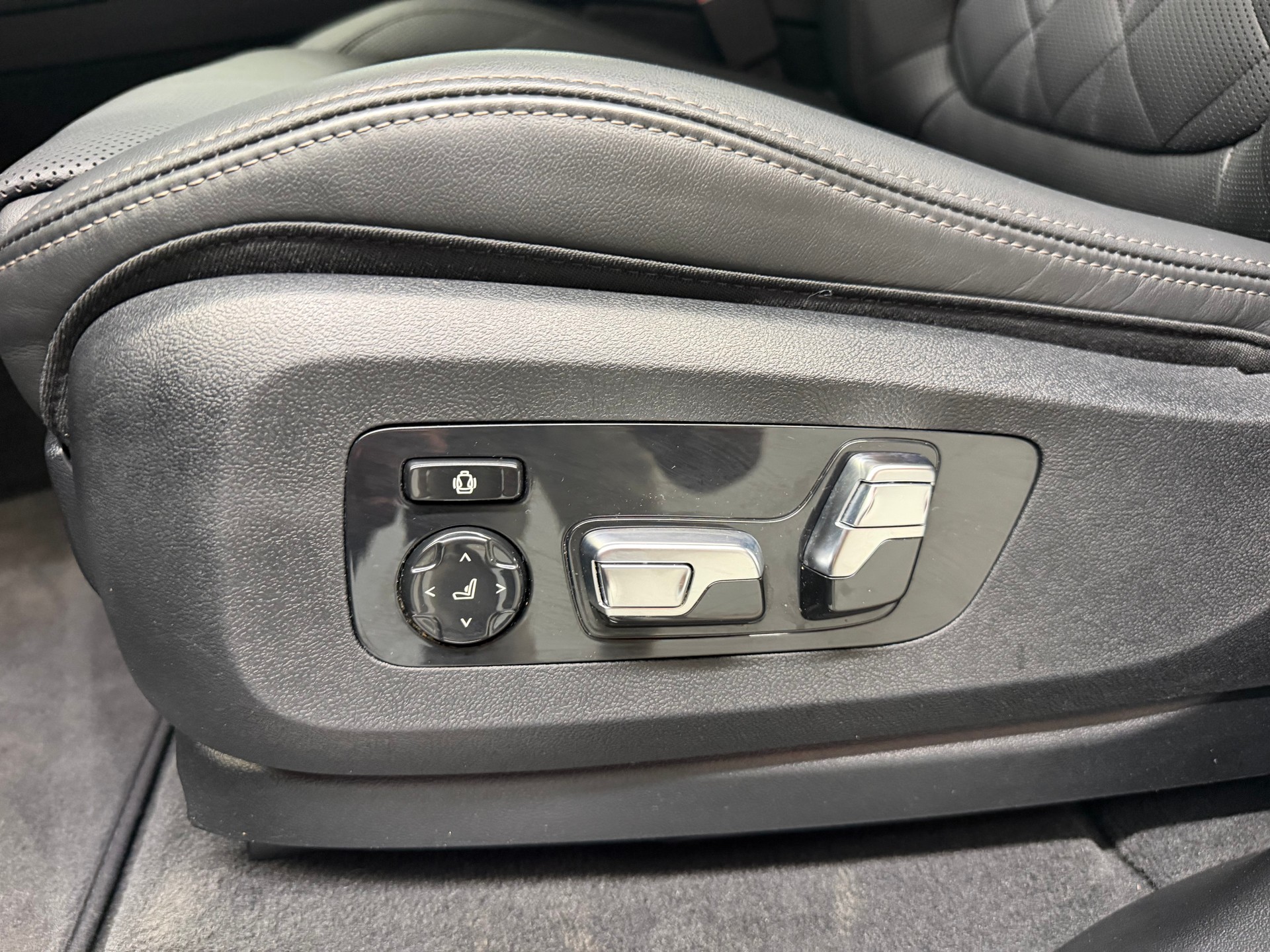 BMW X5 xDrive 48V 40d M Sport Steptronic-image-15