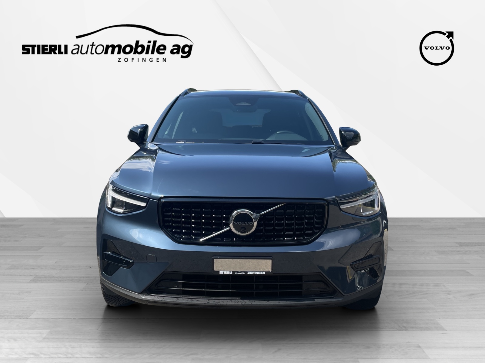 VOLVO XC40 2.0 B3 MH Plus Dark-showroom-element-1