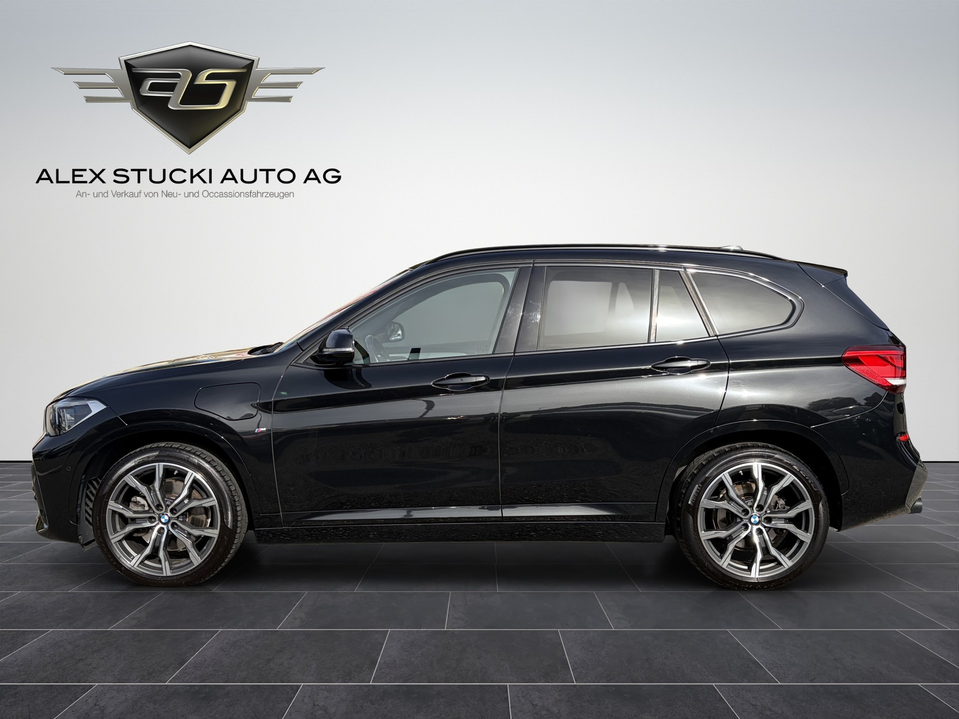 BMW X1 xDrive 25e M Sport Steptronic-showroom-element-3