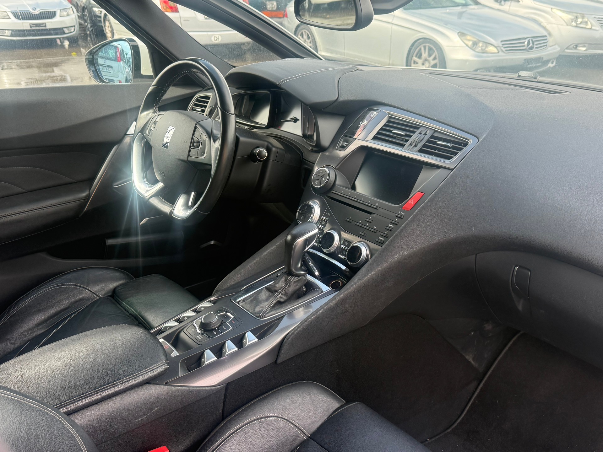 DS AUTOMOBILES DS5 2.0 HDi SO Chic Automatic-image-5