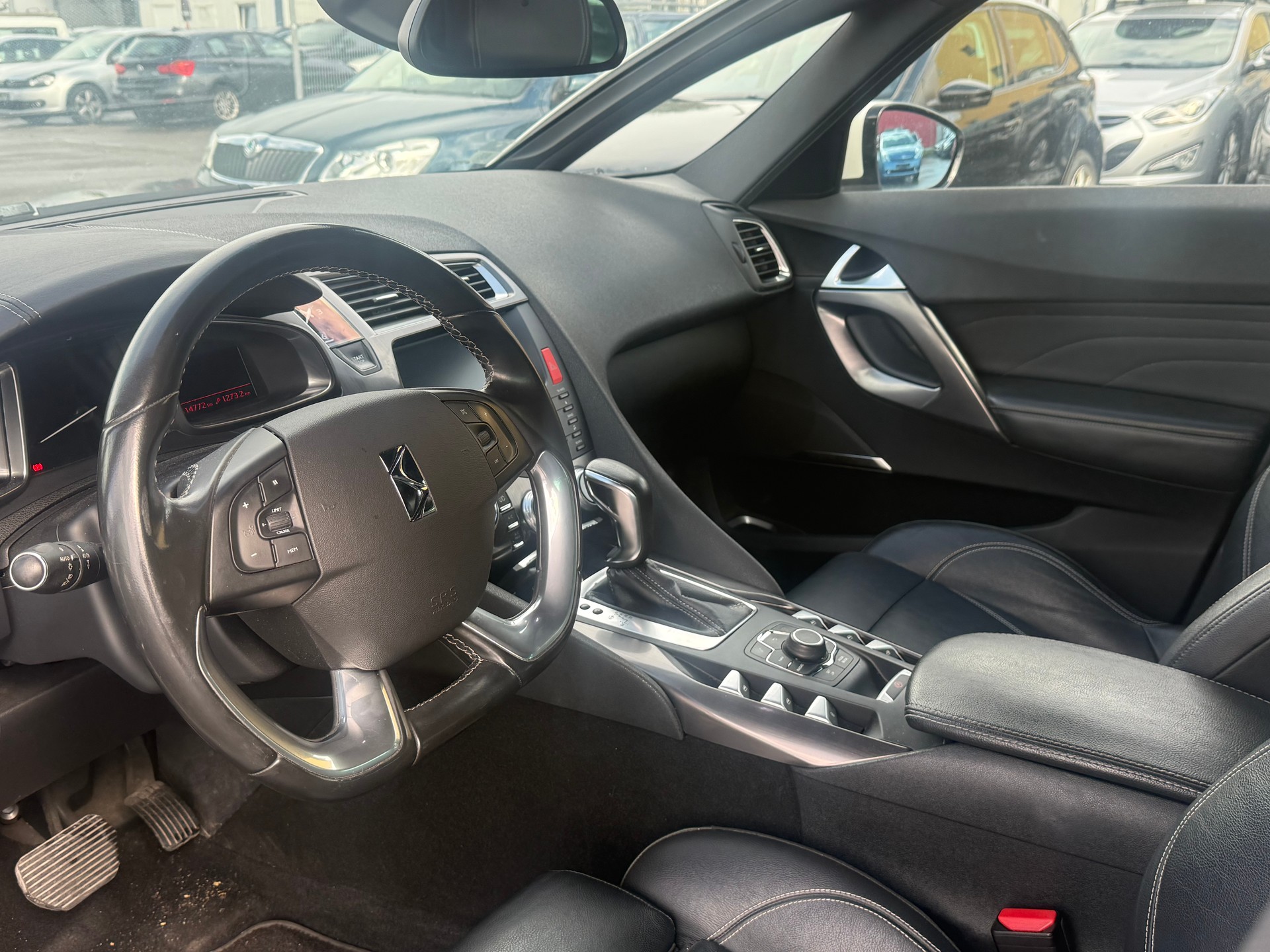 DS AUTOMOBILES DS5 2.0 HDi SO Chic Automatic-image-7