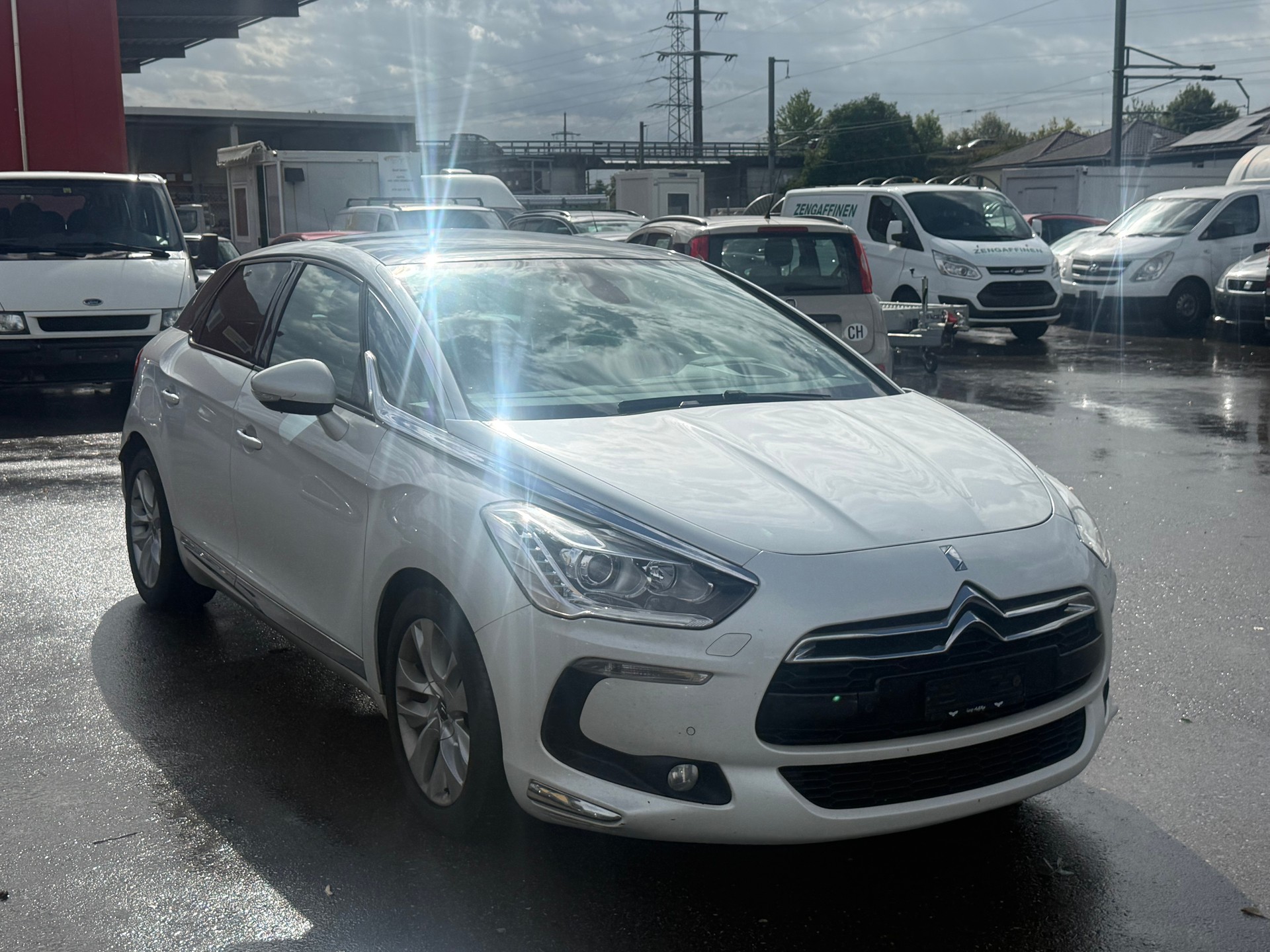 DS AUTOMOBILES DS5 2.0 HDi SO Chic Automatic-image-1