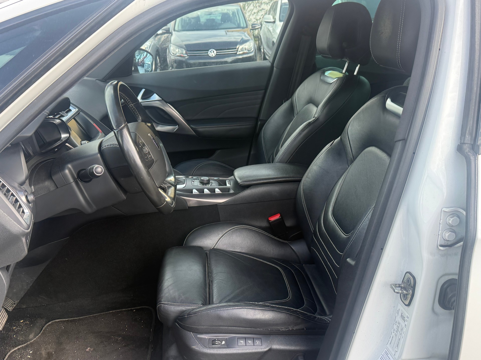 DS AUTOMOBILES DS5 2.0 HDi SO Chic Automatic-image-6