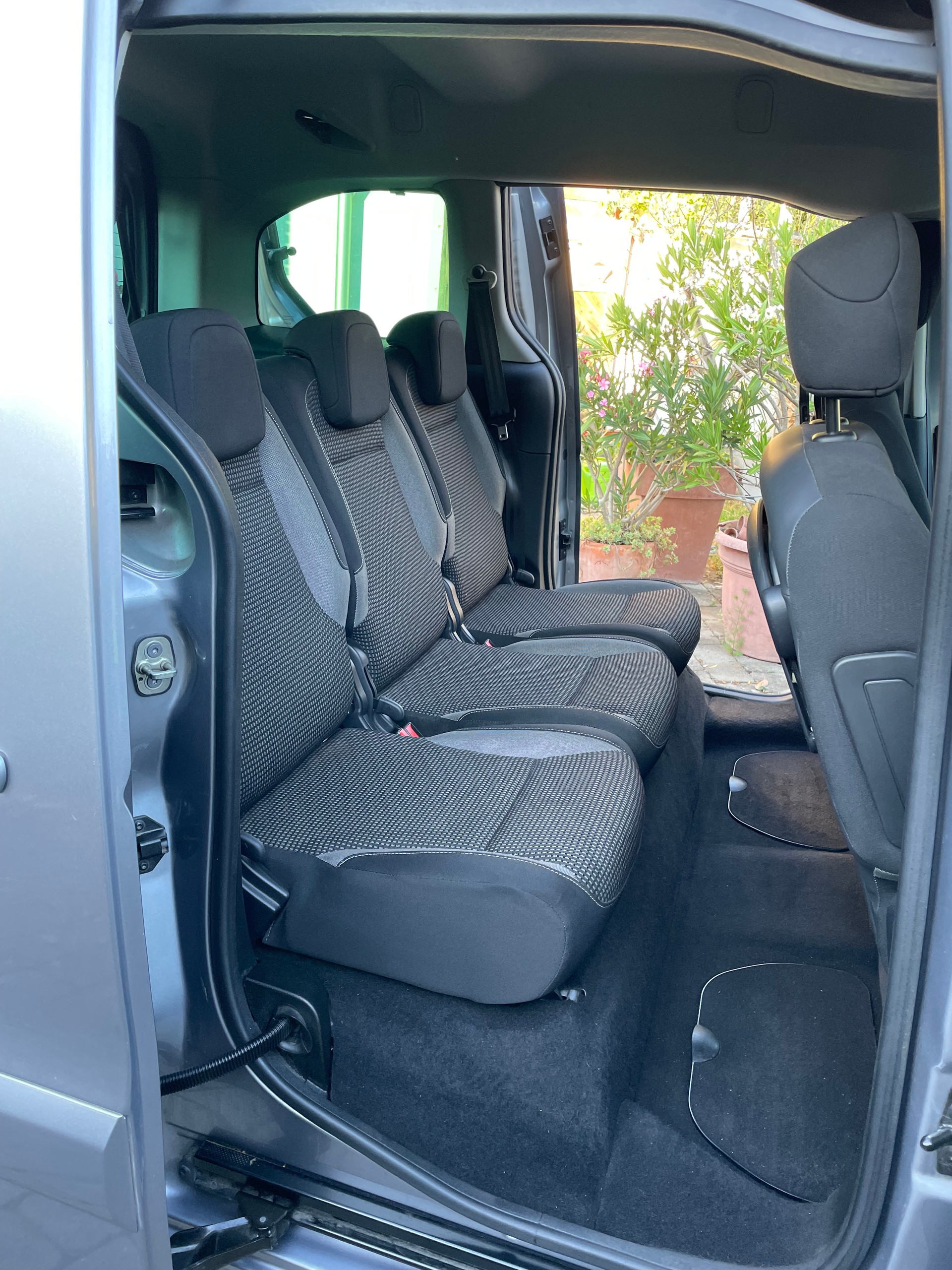 PEUGEOT 1.2 PureTech Allure S/S-image-3