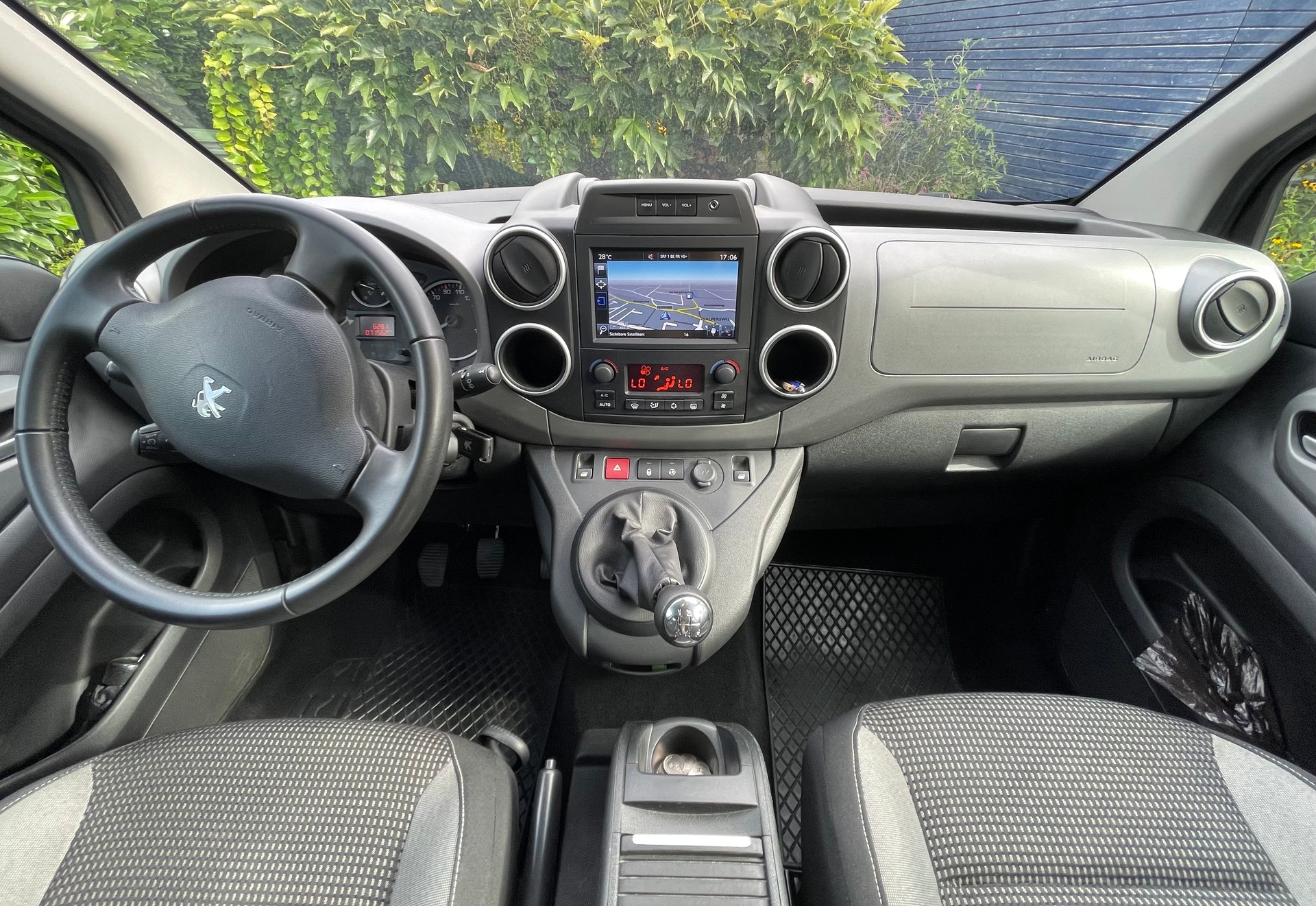 PEUGEOT 1.2 PureTech Allure S/S-image-5