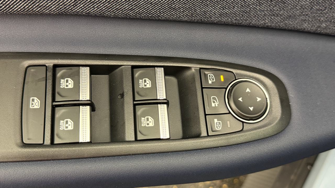 RENAULT R4 E-Tech Comfort Range 52 kWh Techno-image-8