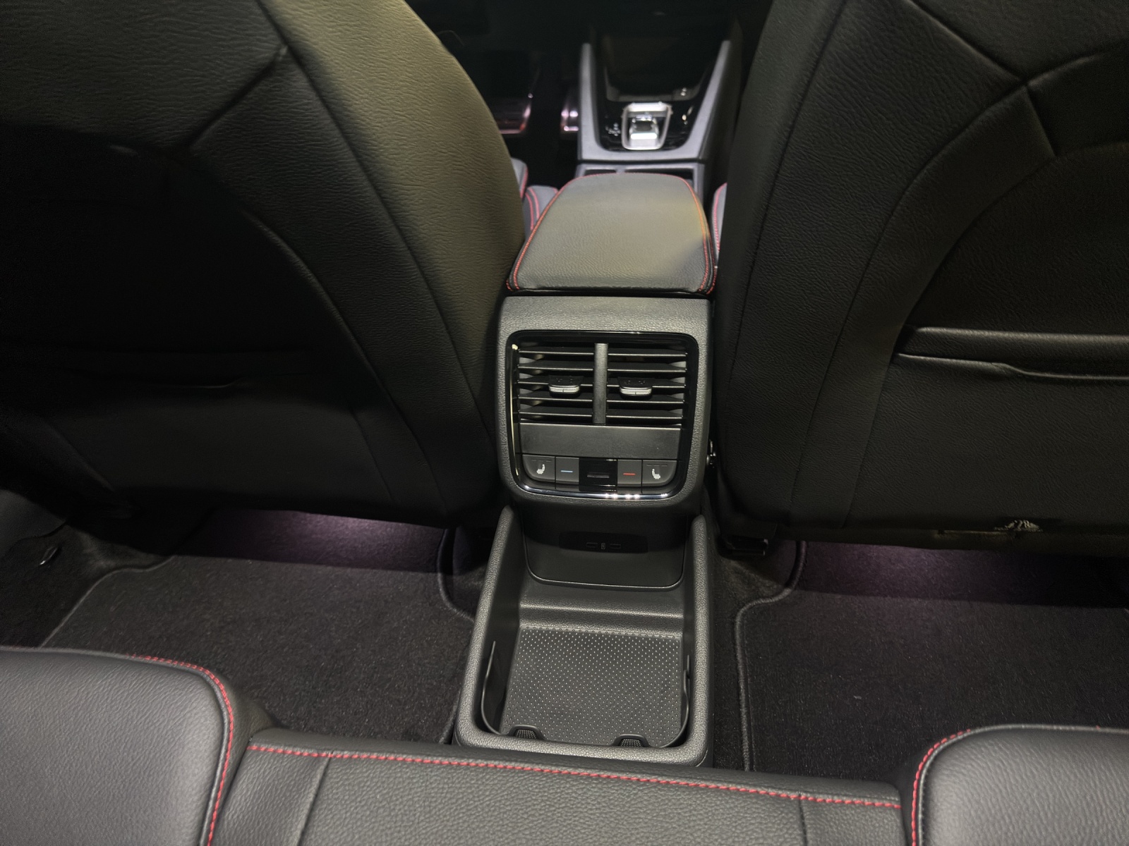 SKODA Octavia Combi 2.0 TSI DSG RS 30 Years Edition-image-10