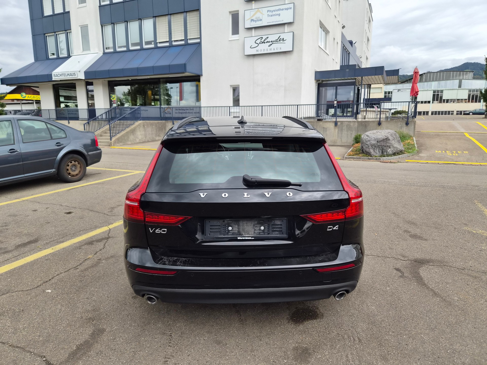VOLVO V60 D4 Geartronic-showroom-element-3