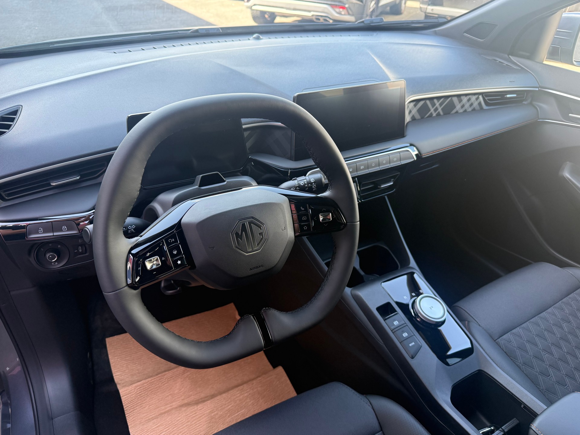 MG 3 1.5 Hybrid Luxury Aut.-showroom-element-3