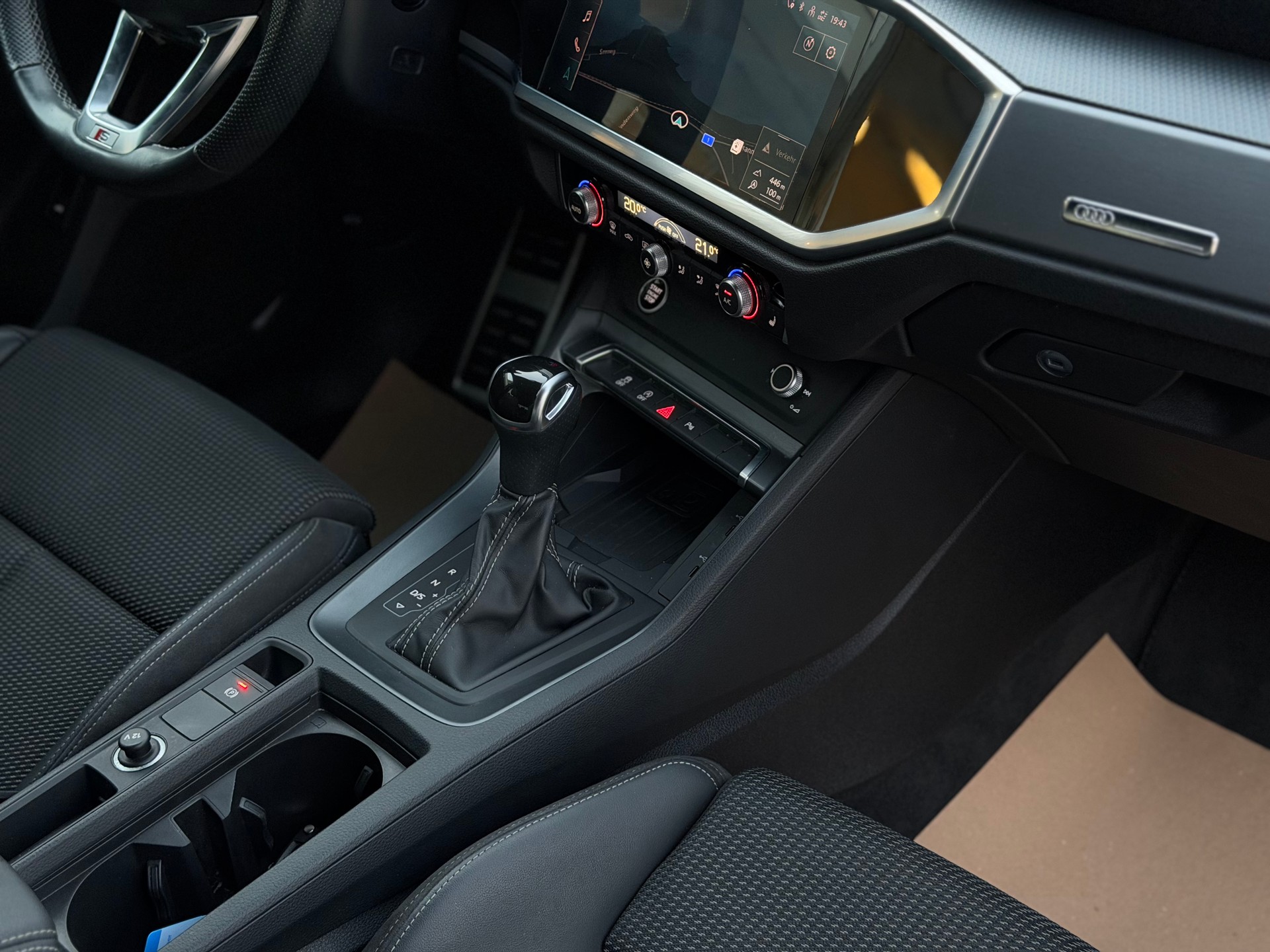 AUDI Q3 35 TFSI S line Attraction S-tronic-image-17