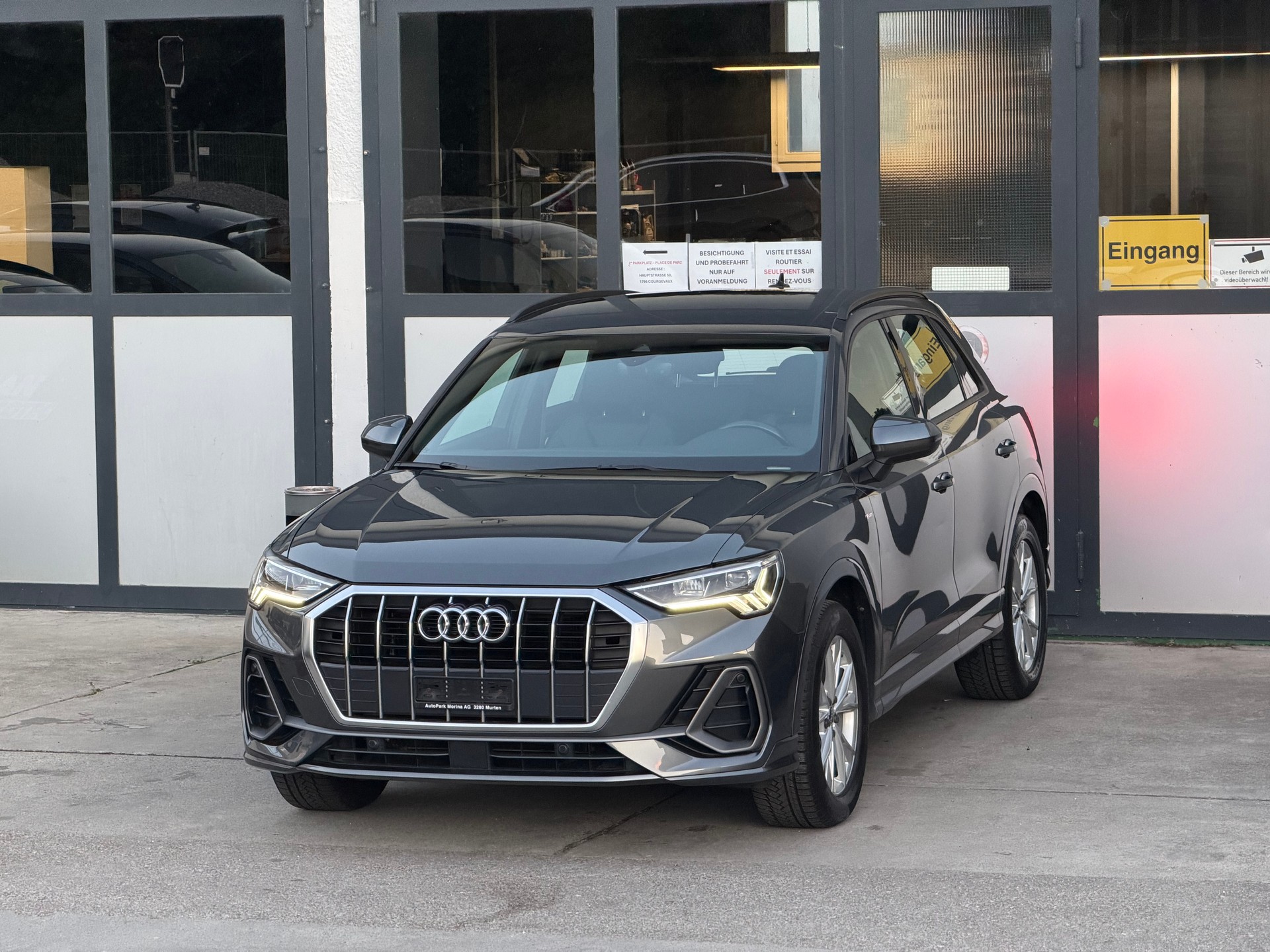 AUDI Q3 35 TFSI S line Attraction S-tronic-showroom-element-1