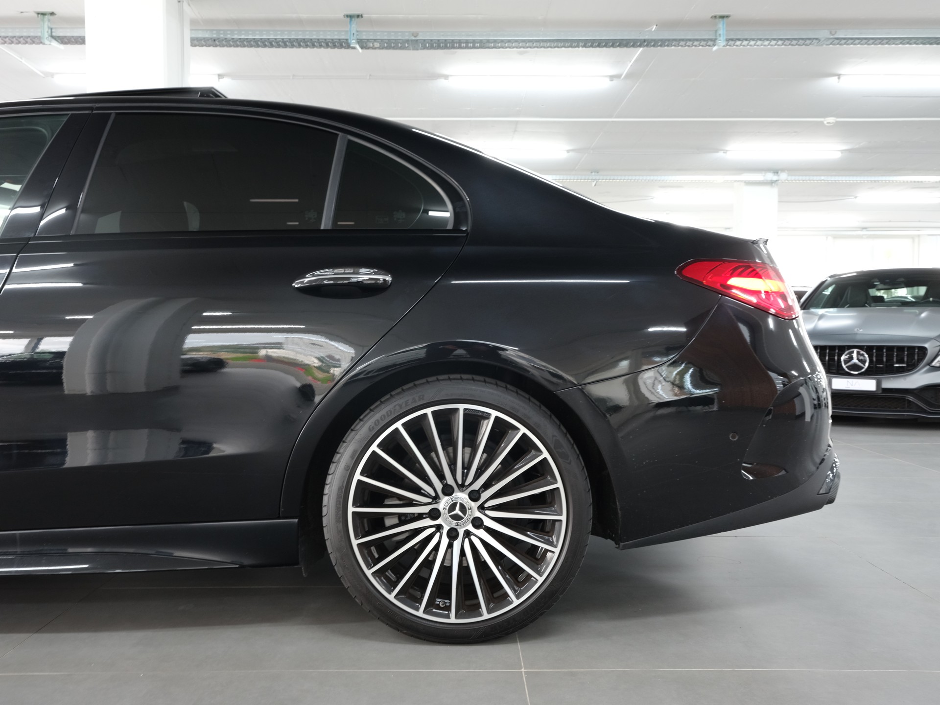 MERCEDES-BENZ C 300 4Matic AMG Line *Burmester* *Panorama* *360 Kamera*-image-14