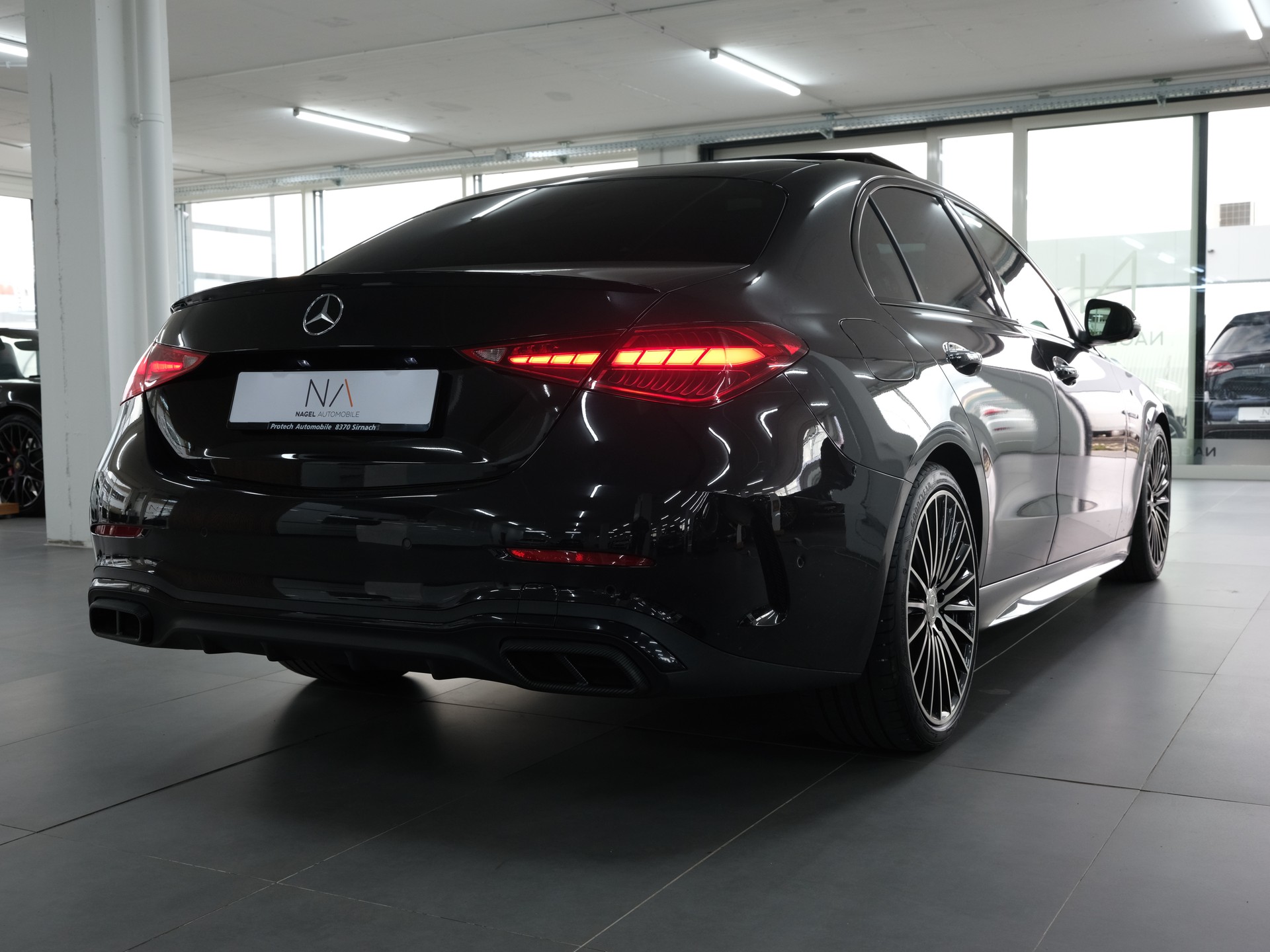 MERCEDES-BENZ C 300 4Matic AMG Line *Burmester* *Panorama* *360 Kamera*-showroom-element-2
