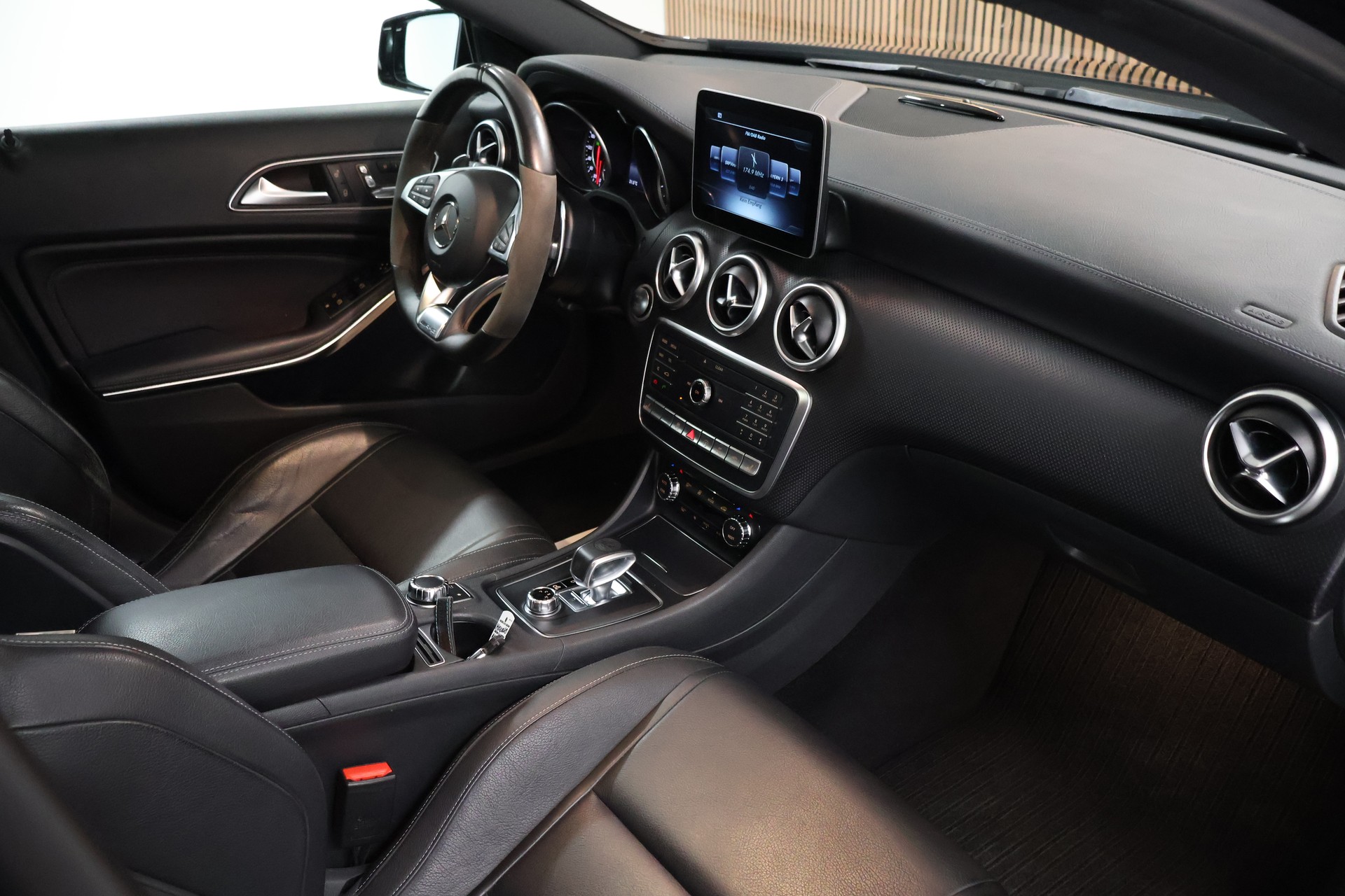 MERCEDES-BENZ A 45 AMG 4Matic Speedshift 7G-DCT-image-14