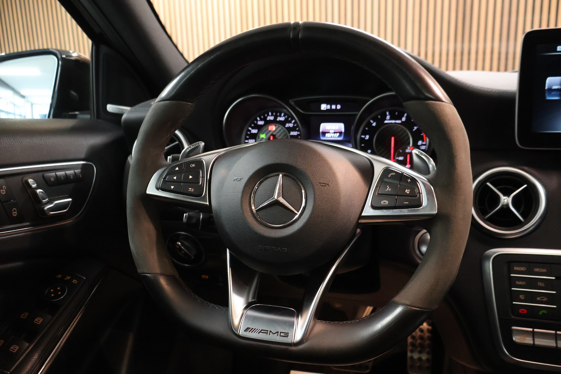 MERCEDES-BENZ A 45 AMG 4Matic Speedshift 7G-DCT-image-16