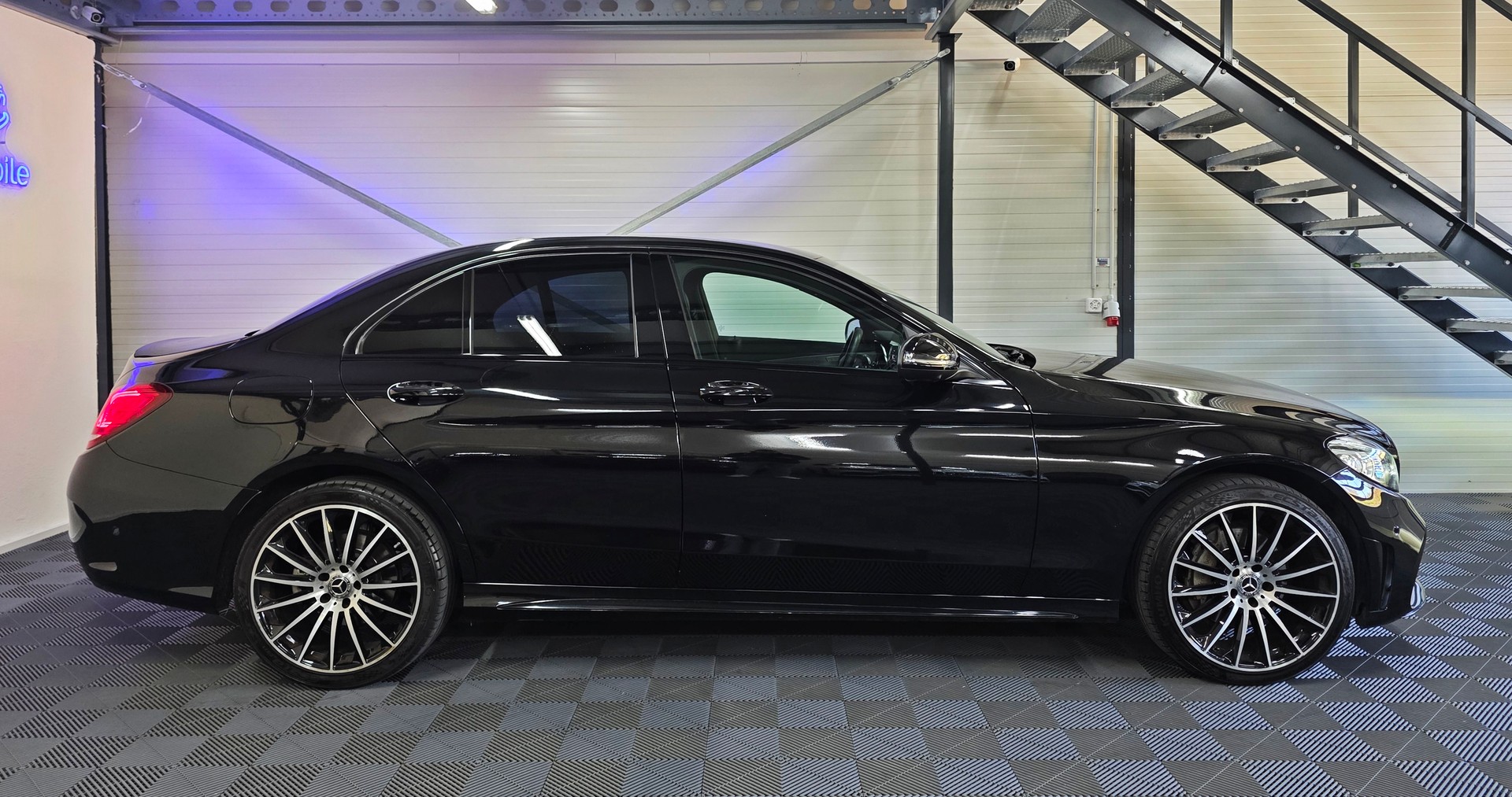 MERCEDES-BENZ C 220 d Swiss Star AMG Line 4Matic 9G-Tronic-showroom-element-3