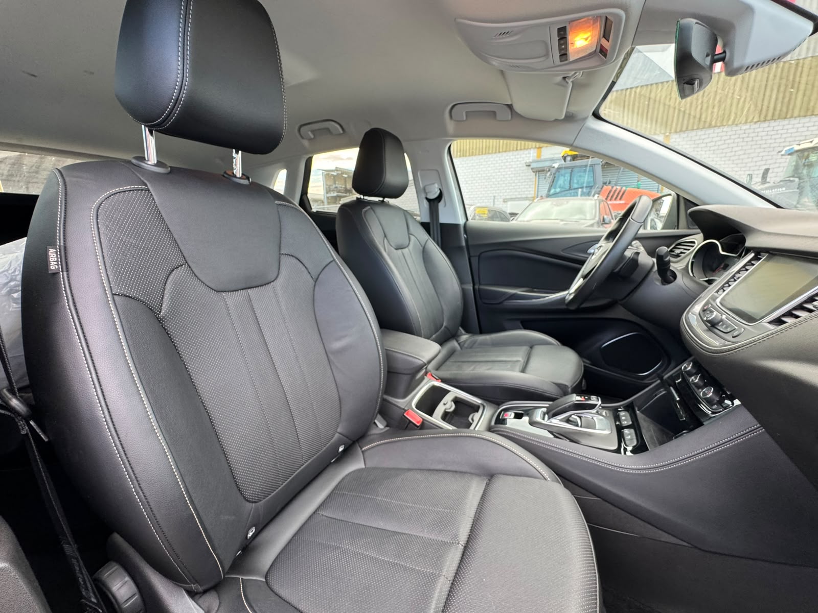 OPEL Grandland X 1.6 Hybrid4 Ultimate Automatik-image-9