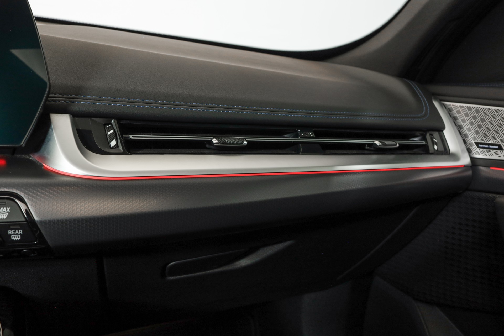 BMW iX1 xDrive 30 M Sport • Attelage • Toit panoramique • Pack Innovation-image-26
