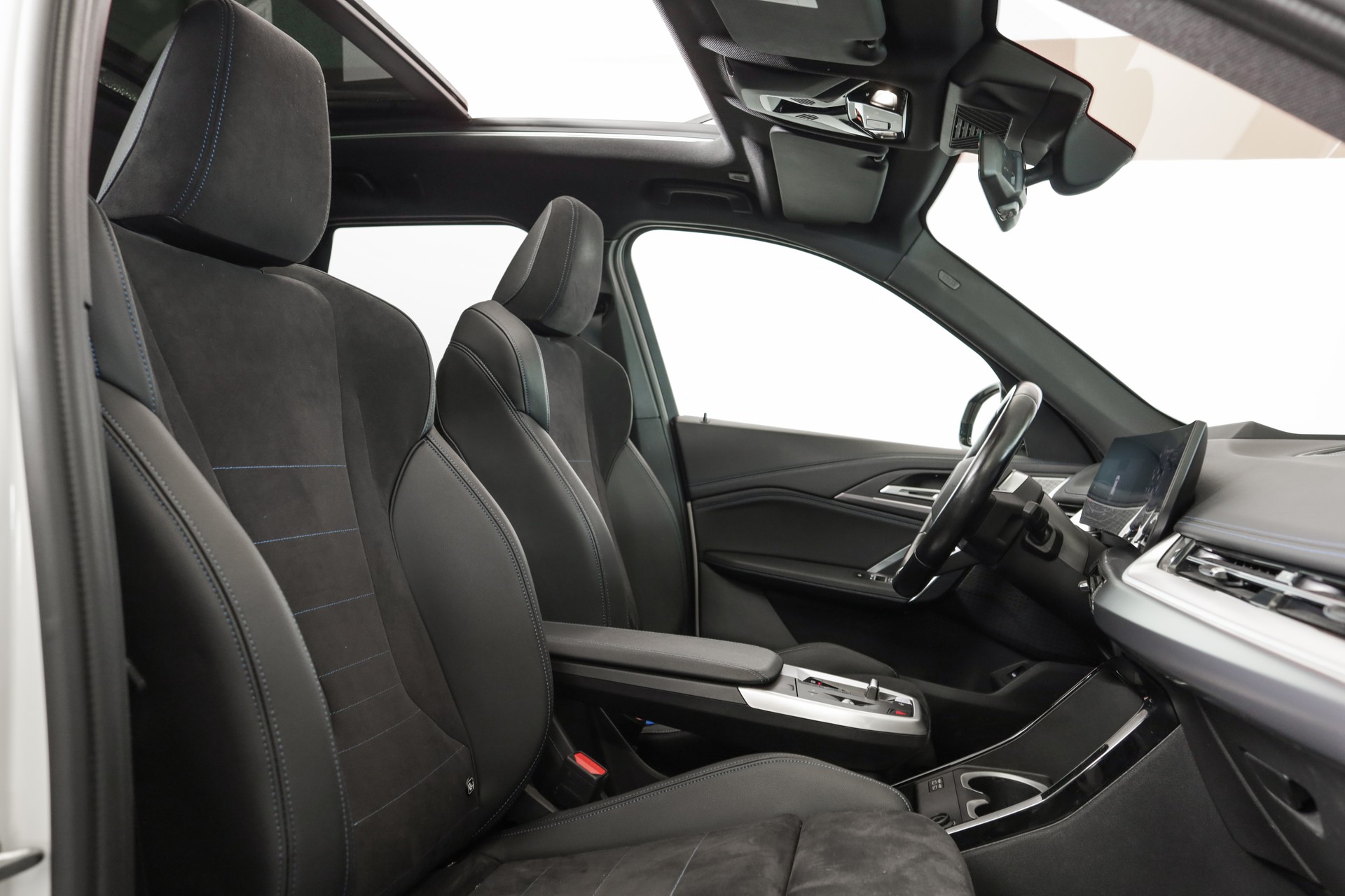 BMW iX1 xDrive 30 M Sport • Attelage • Toit panoramique • Pack Innovation-image-14