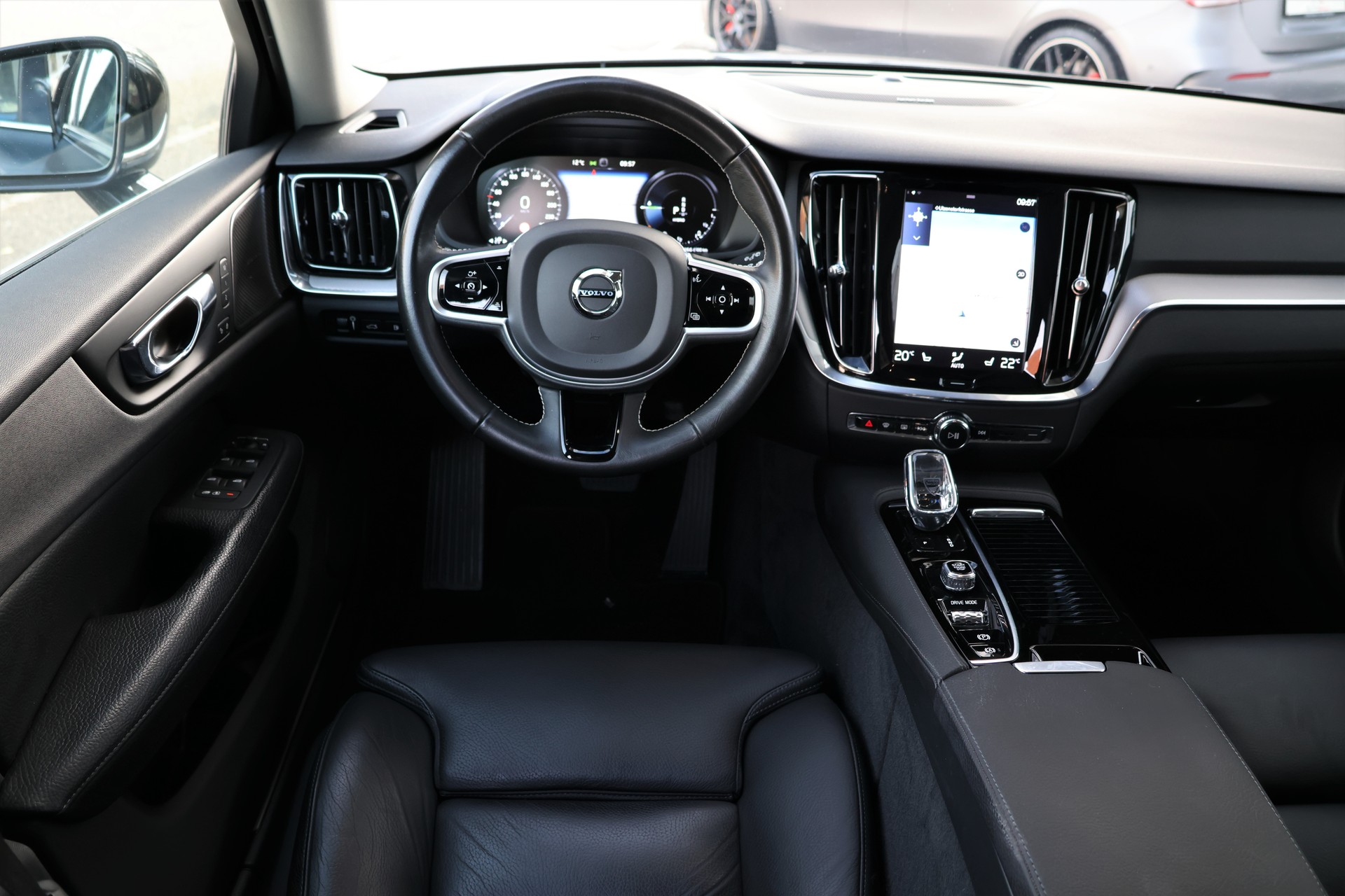 VOLVO V60 T6 eAWD Twin Engine Inscription Geartronic (CH) + 2.0T AHK-image-14
