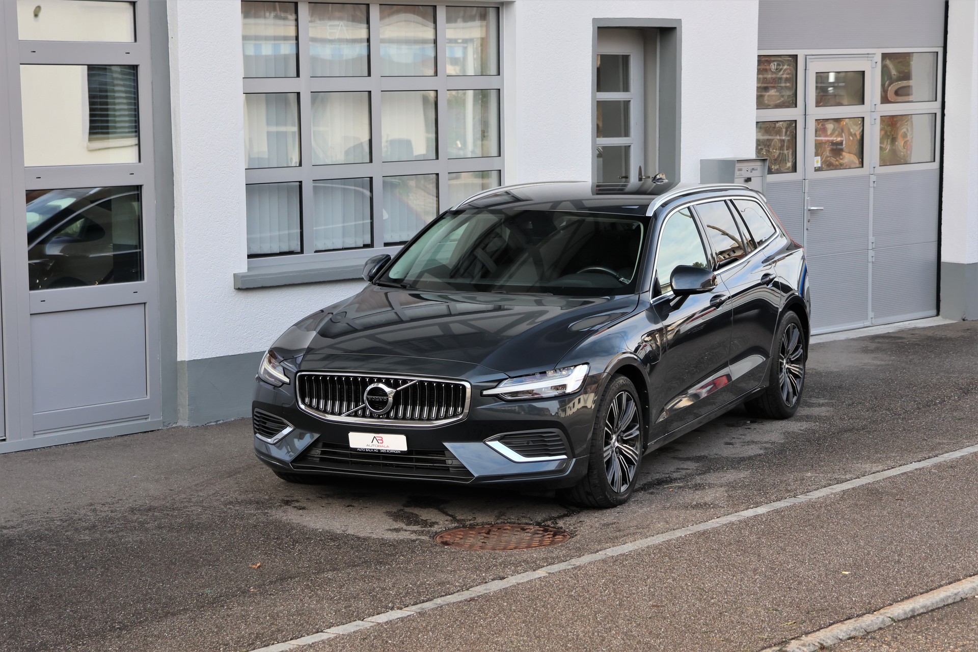 VOLVO V60 T6 eAWD Twin Engine Inscription Geartronic (CH) + 2.0T AHK