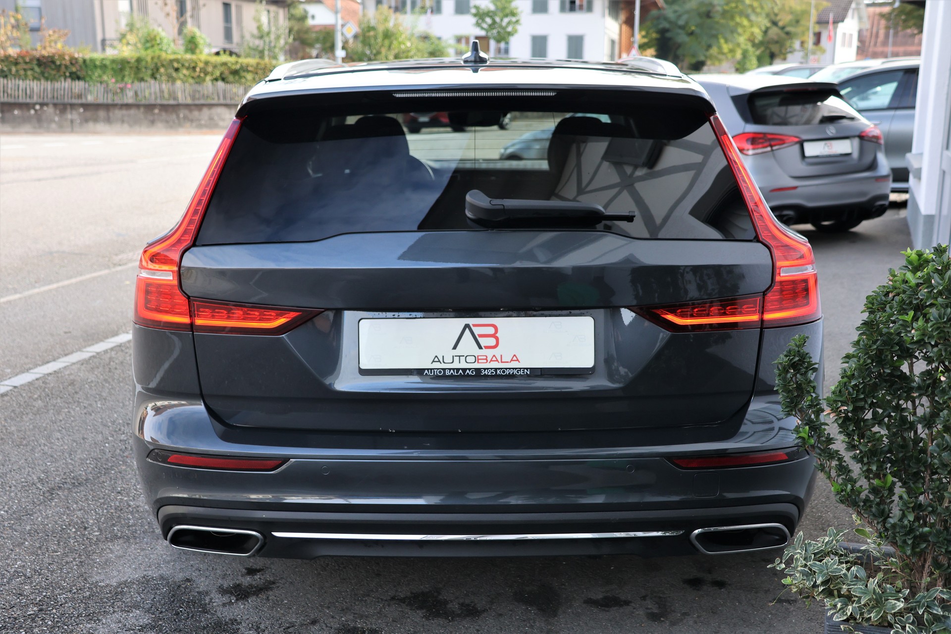 VOLVO V60 T6 eAWD Twin Engine Inscription Geartronic (CH) + 2.0T AHK-image-6