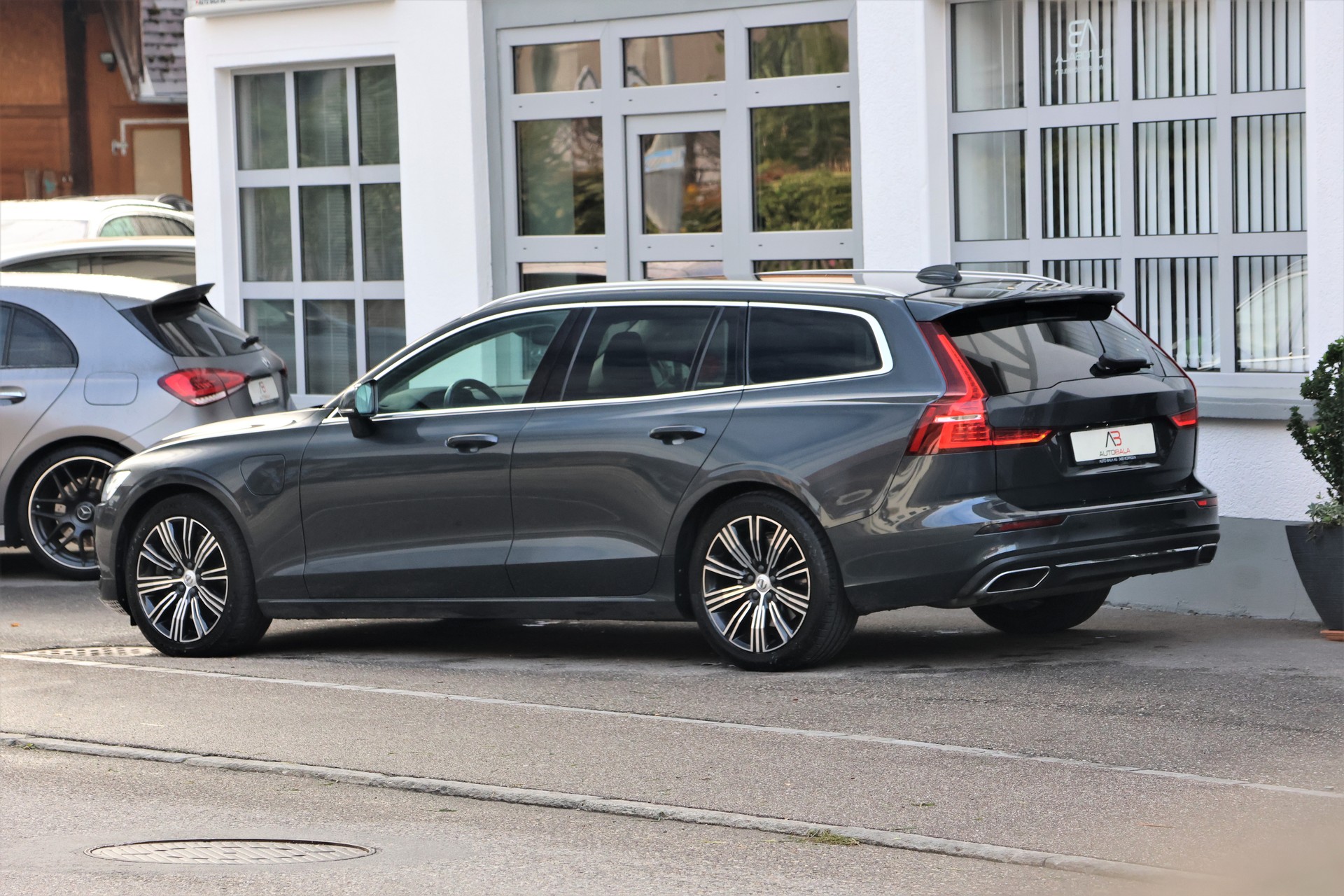 VOLVO V60 T6 eAWD Twin Engine Inscription Geartronic (CH) + 2.0T AHK-image-4