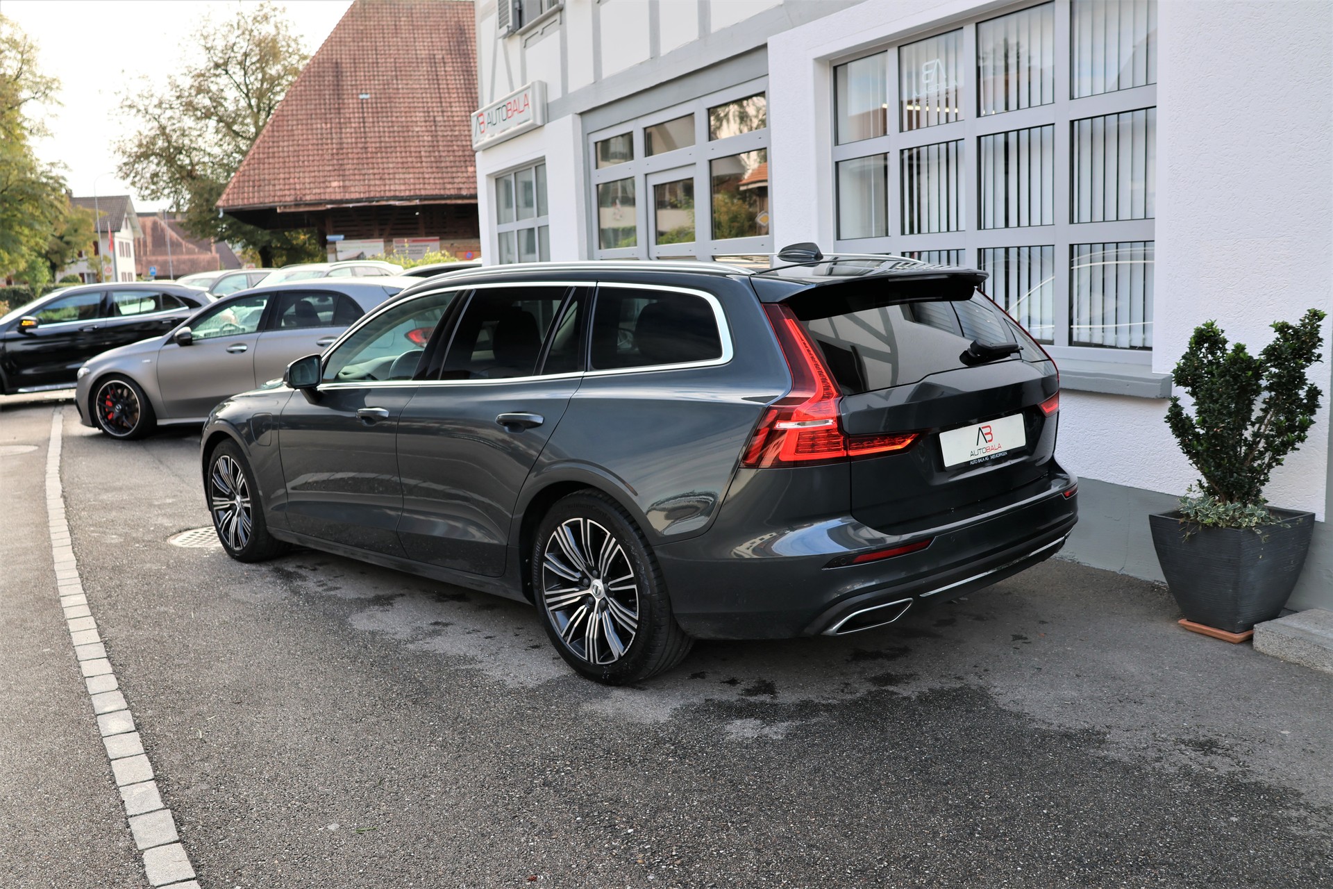VOLVO V60 T6 eAWD Twin Engine Inscription Geartronic (CH) + 2.0T AHK-image-7