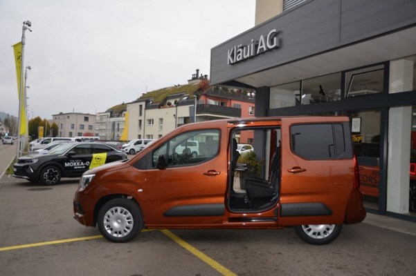 OPEL Combo-e Life 50kwh Elgegance-showroom-element-3