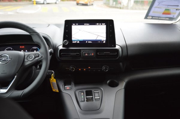 OPEL Combo-e Life 50kwh Elgegance-image-10