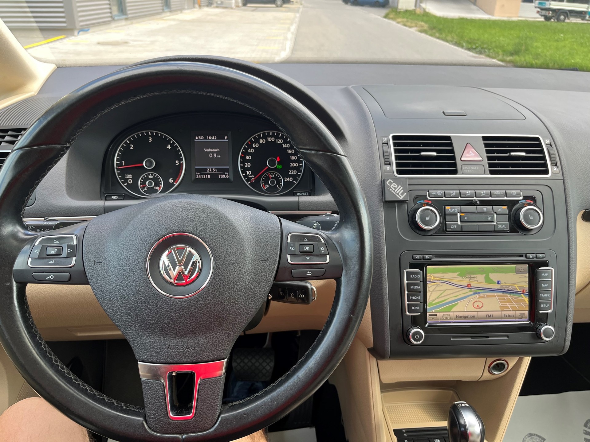 VW Touran 2.0 TDI Highline DSG-image-12