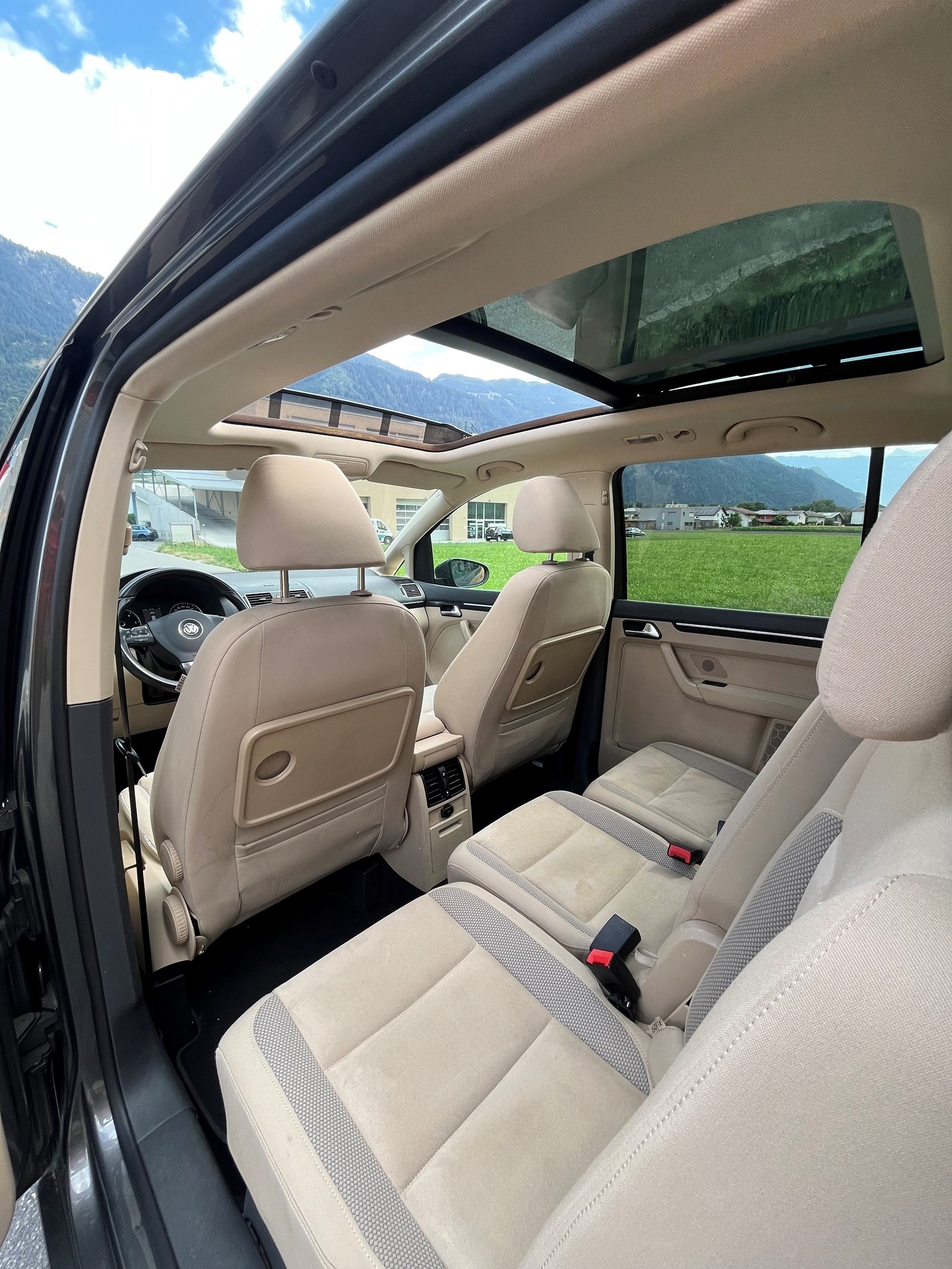 VW Touran 2.0 TDI Highline DSG-image-10