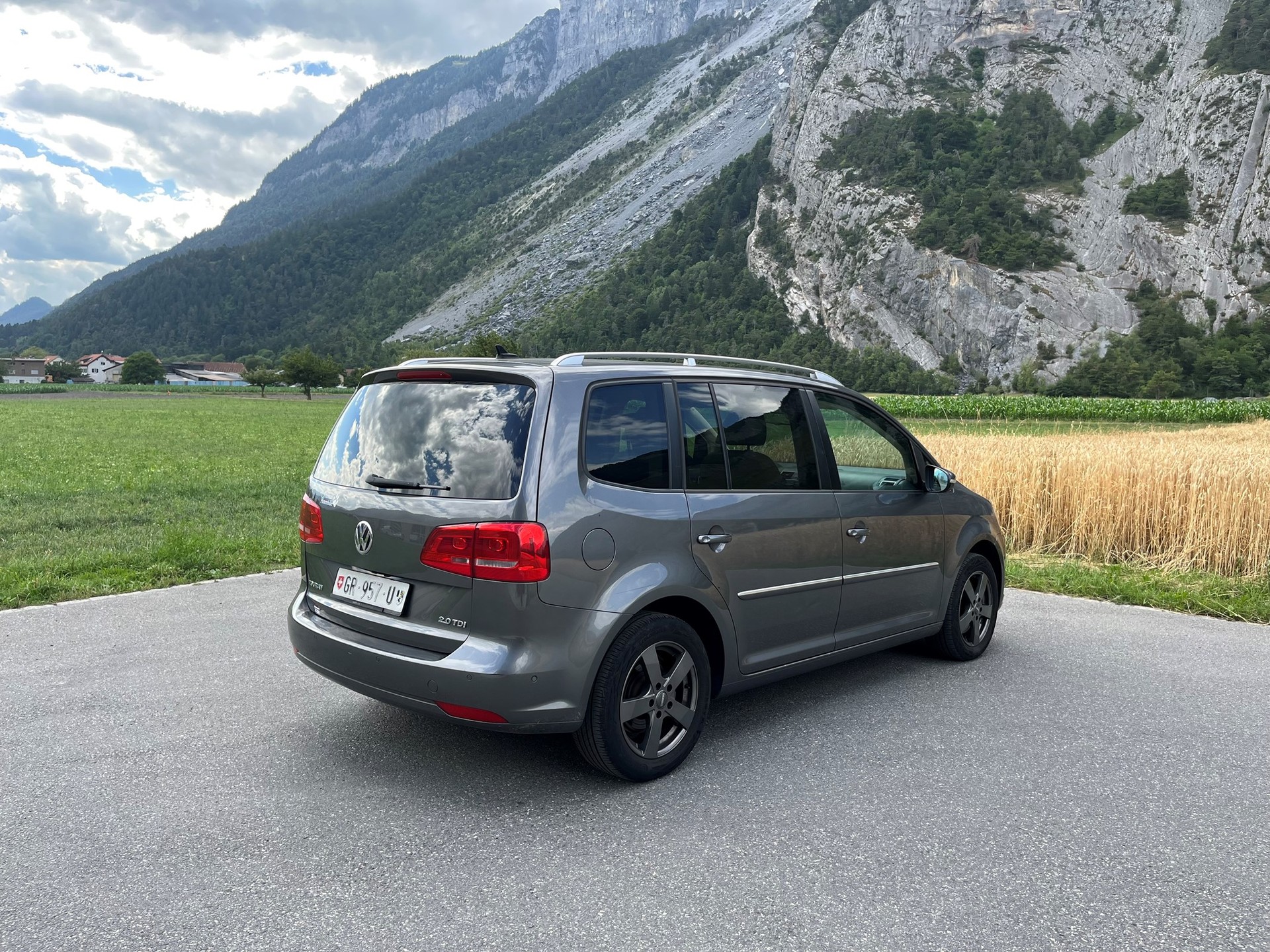 VW Touran 2.0 TDI Highline DSG-image-4