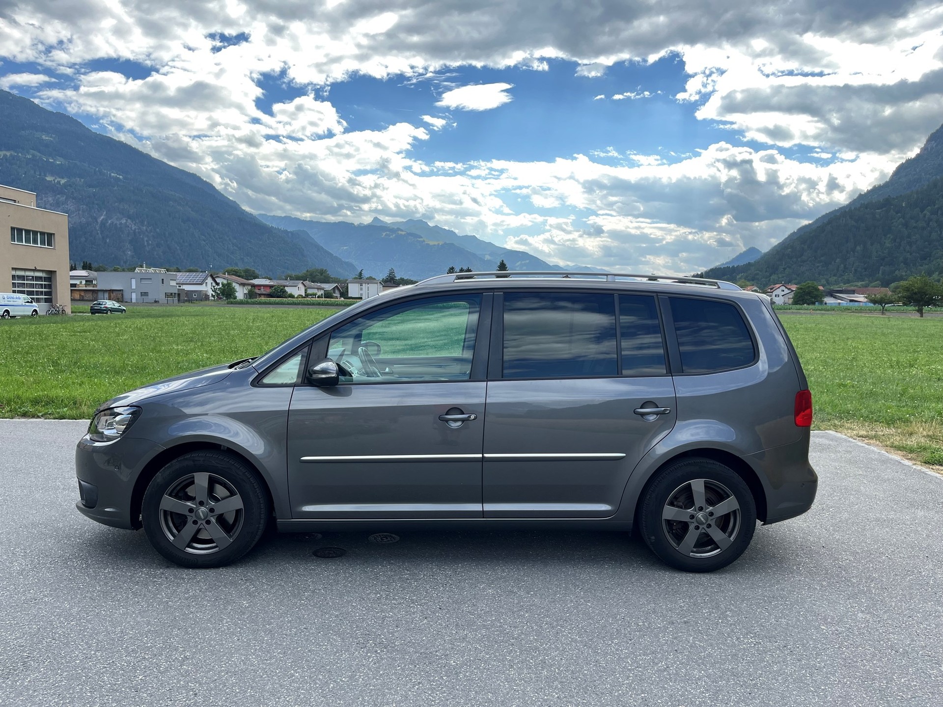 VW Touran 2.0 TDI Highline DSG-image-7