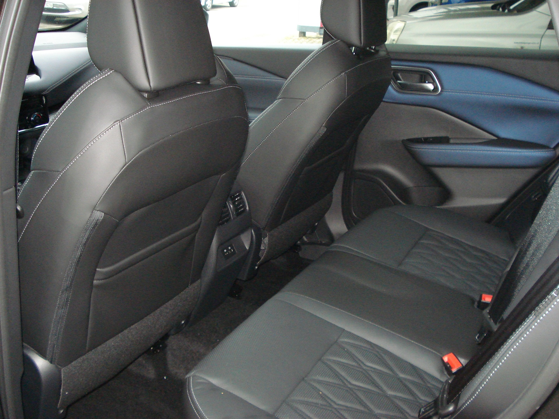 NISSAN Qashqai 1.3 DIG-T MHEV Tekna+ Xtronic 4x4-image-6