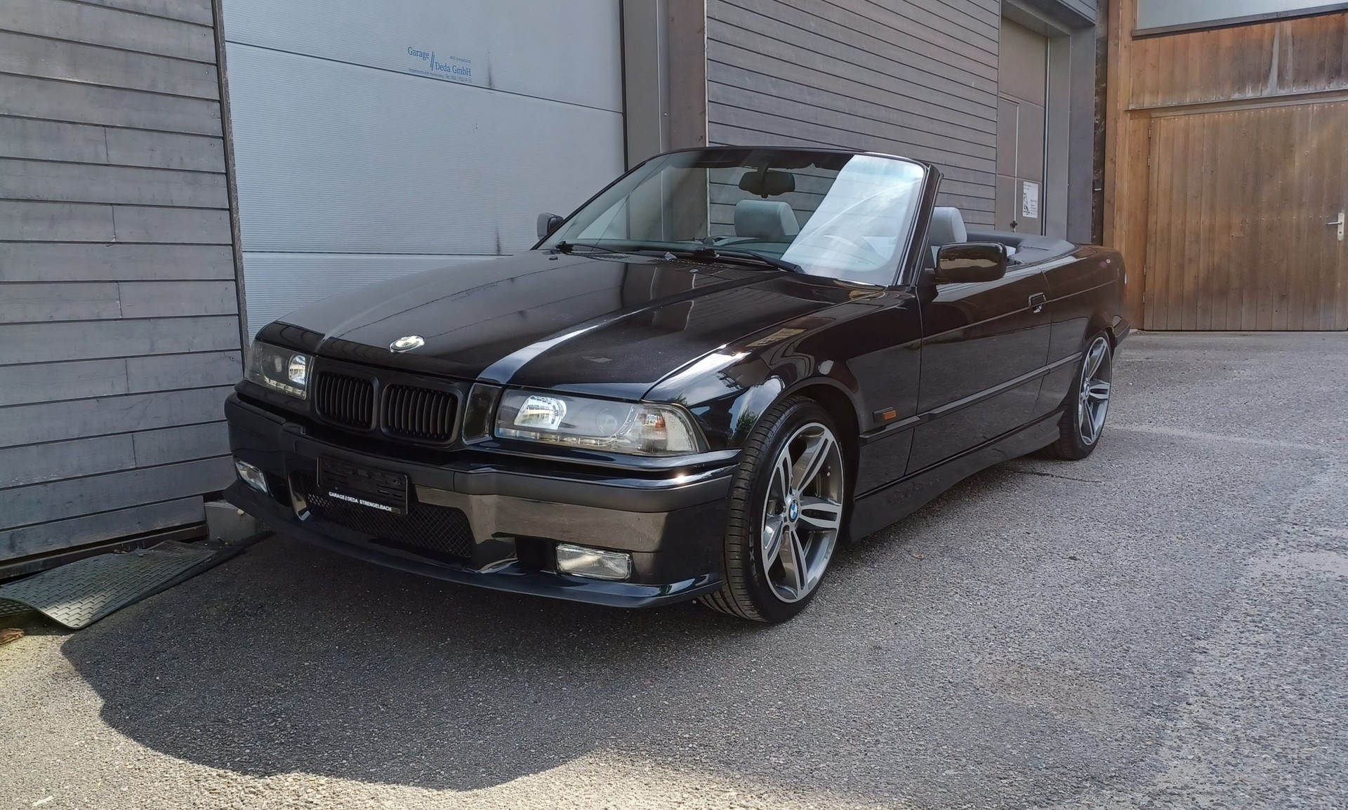 BMW 328i Cabrio-image-1