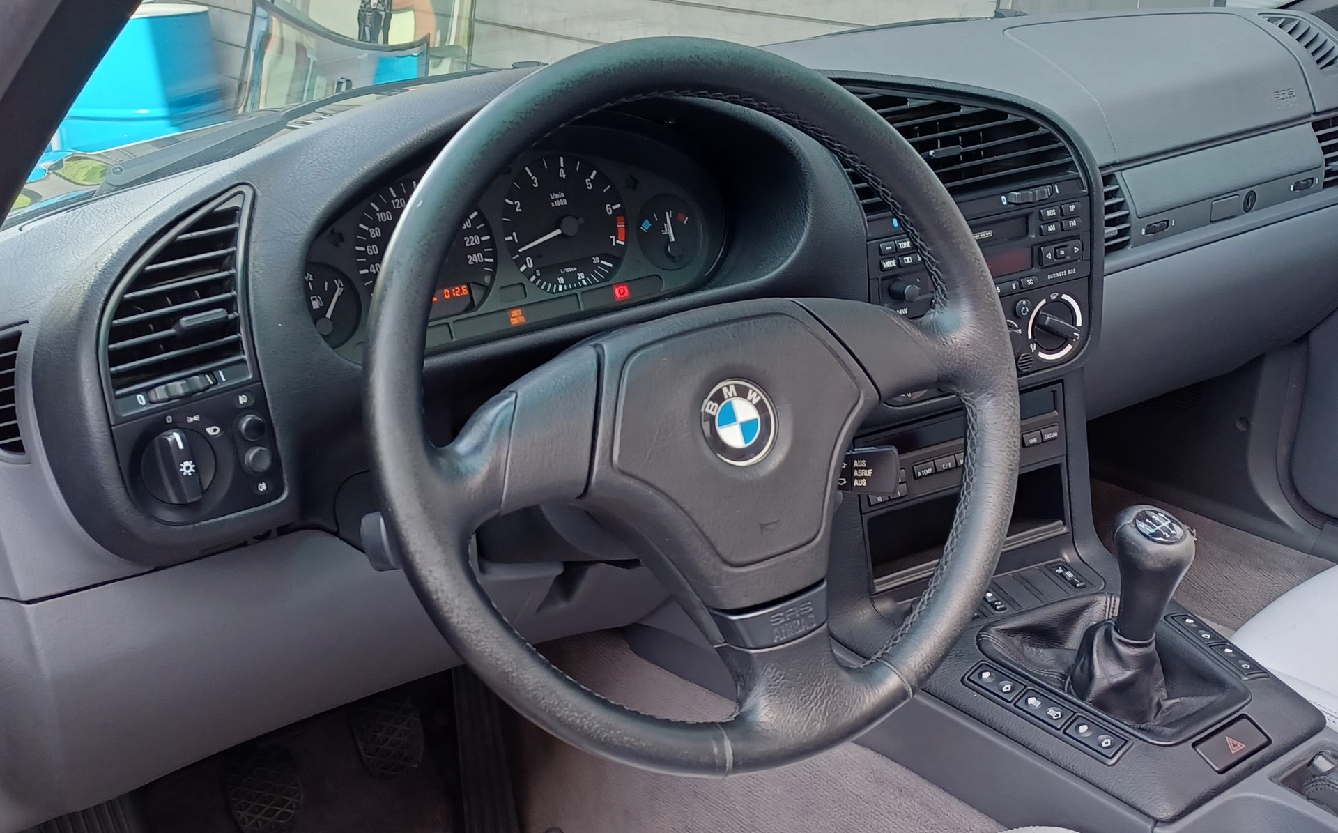 BMW 328i Cabrio-image-11
