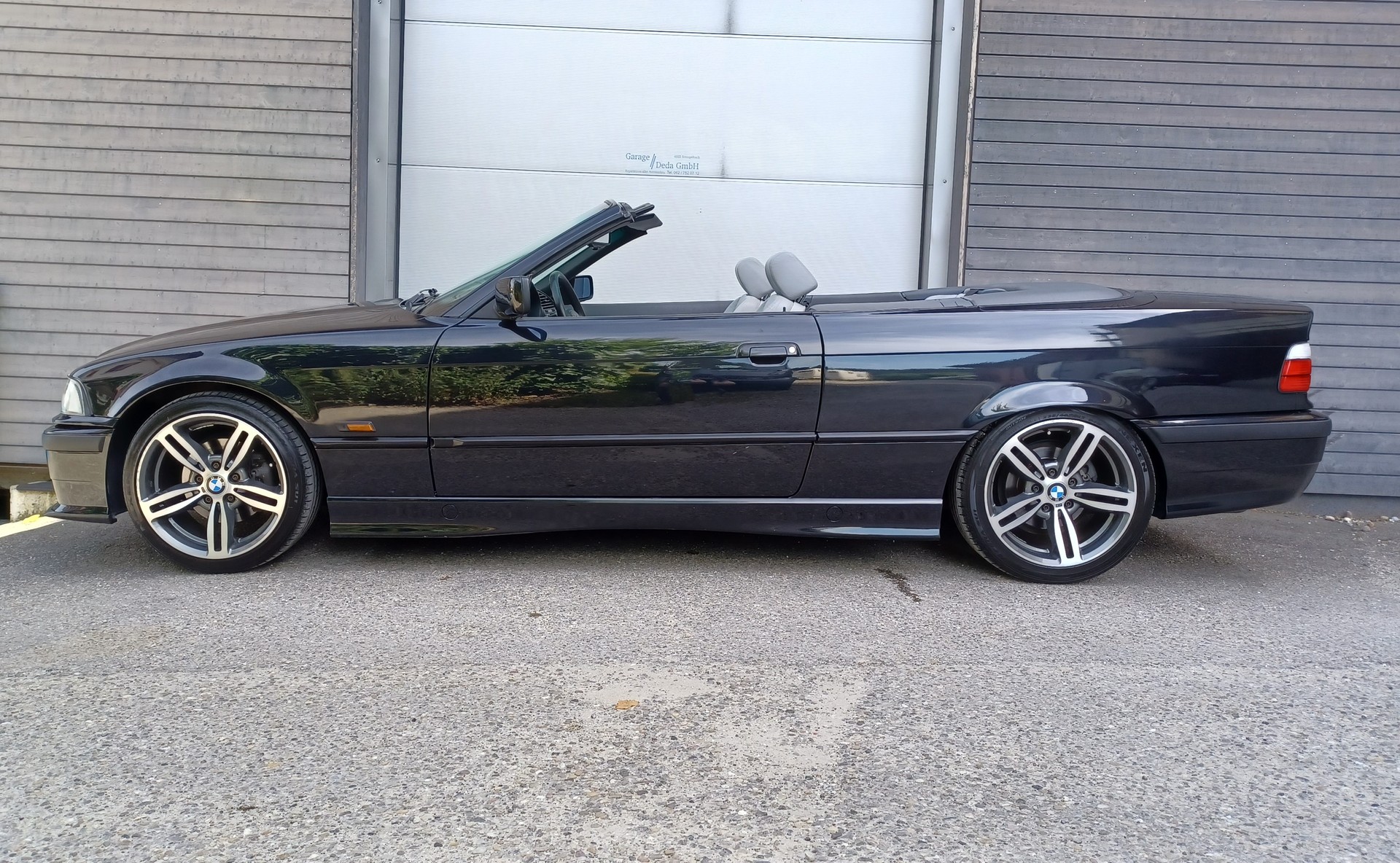 BMW 328i Cabrio-image-3