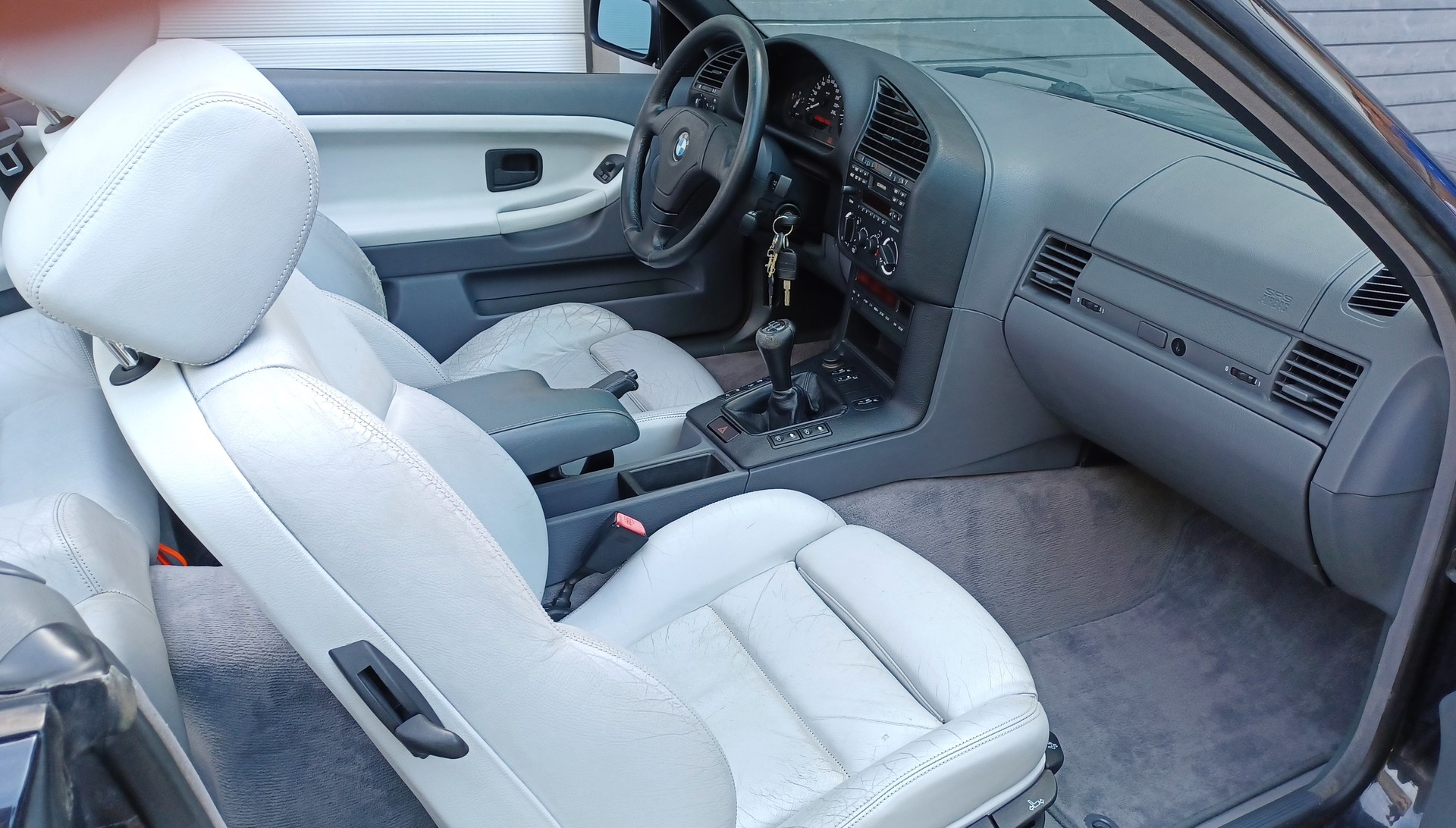 BMW 328i Cabrio-image-10