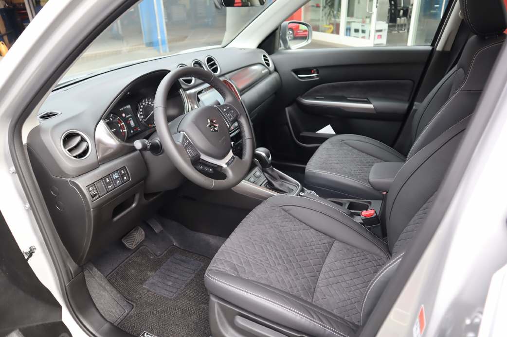 SUZUKI Vitara 1.5 Piz Sulai Top Hybrid 4x4-image-6