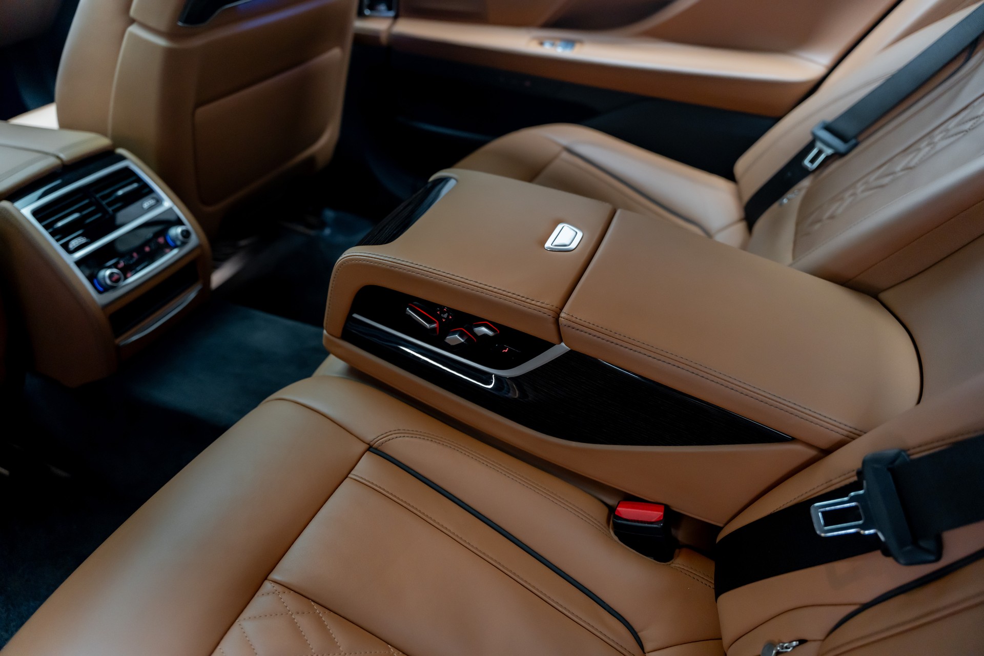 BMW 745Le xDrive Steptronic-image-8