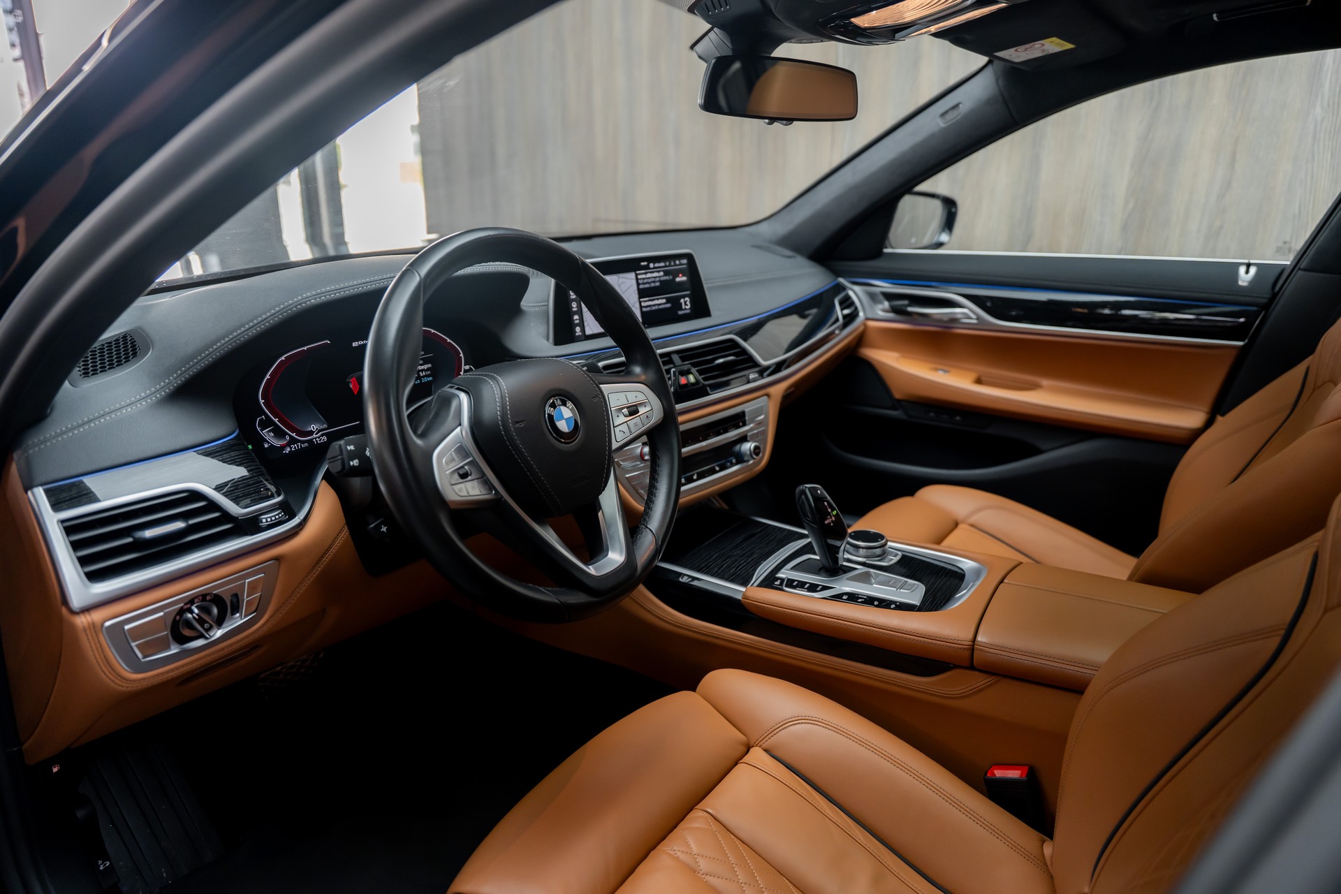 BMW 745Le xDrive Steptronic-showroom-element-3