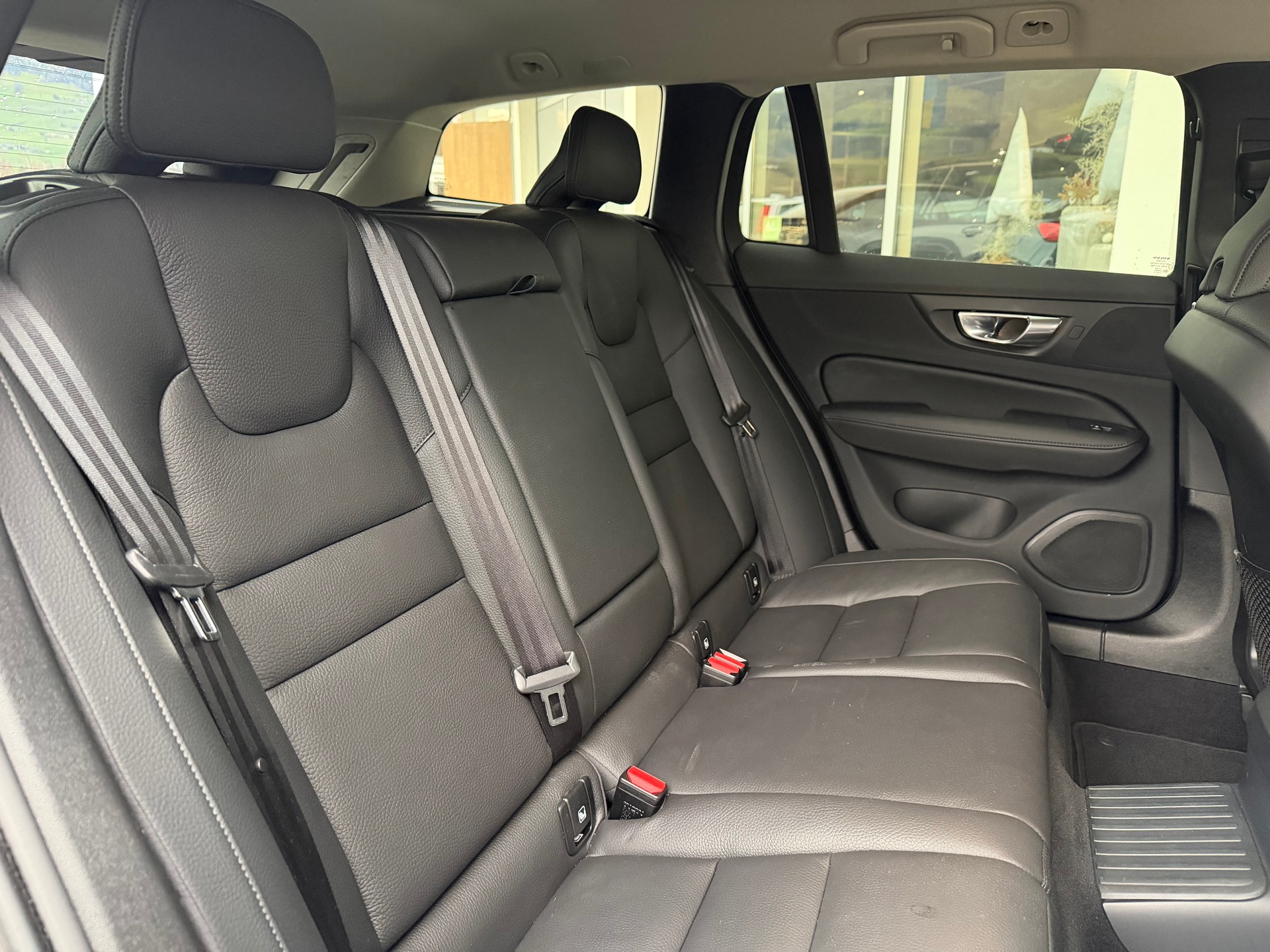 VOLVO V60 T6 eAWD Plus Dark Geartronic-image-5