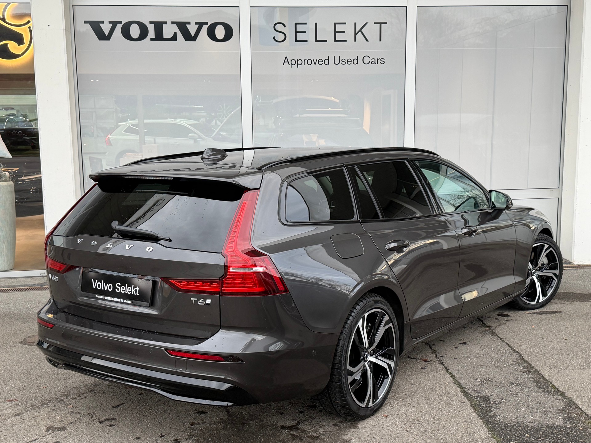 VOLVO V60 T6 eAWD Plus Dark Geartronic-showroom-element-1