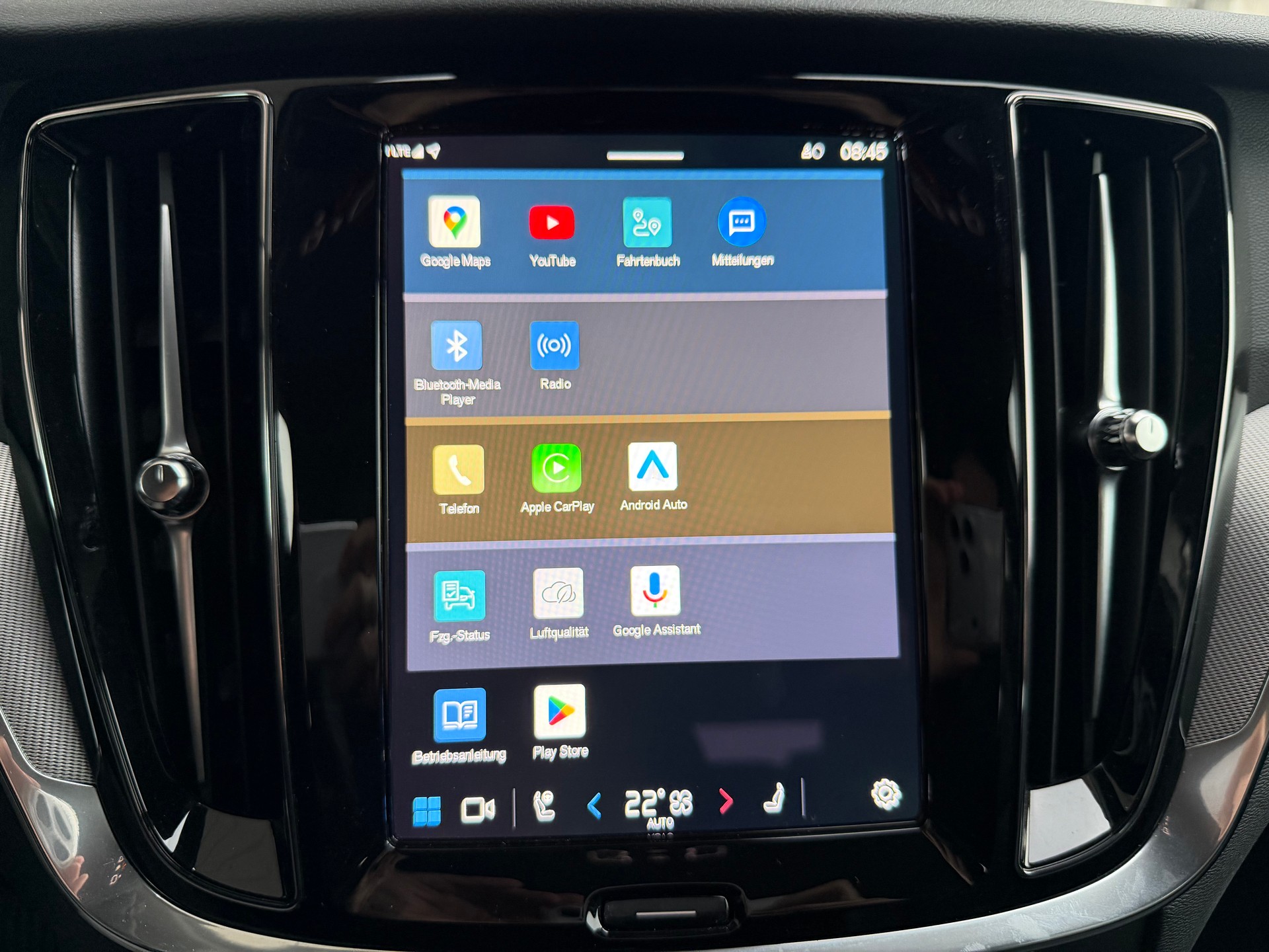 VOLVO V60 T6 eAWD Plus Dark Geartronic-image-15