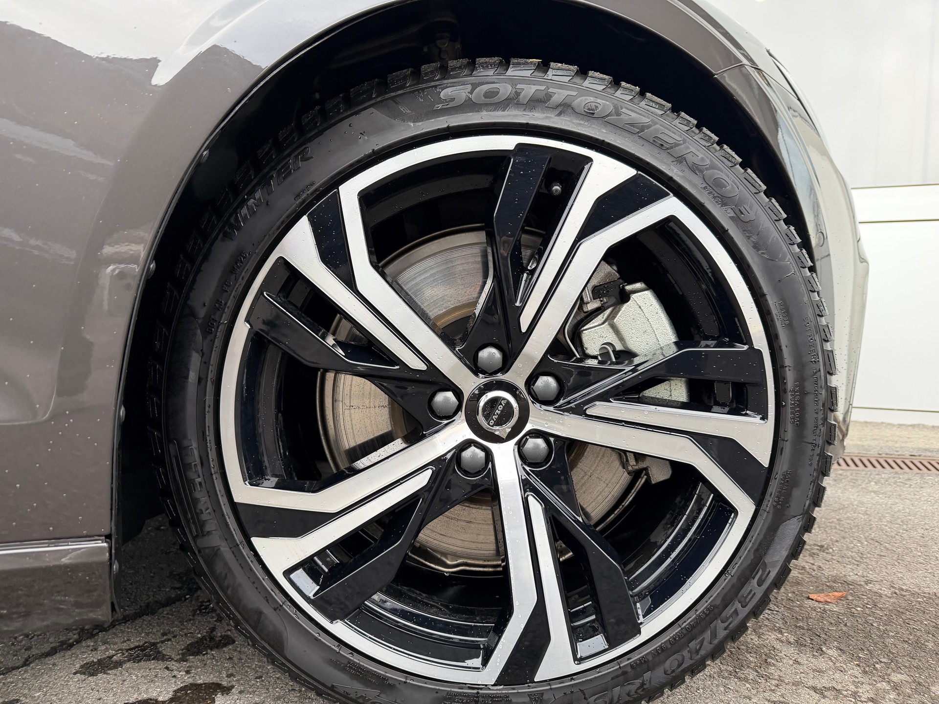 VOLVO V60 T6 eAWD Plus Dark Geartronic-image-9